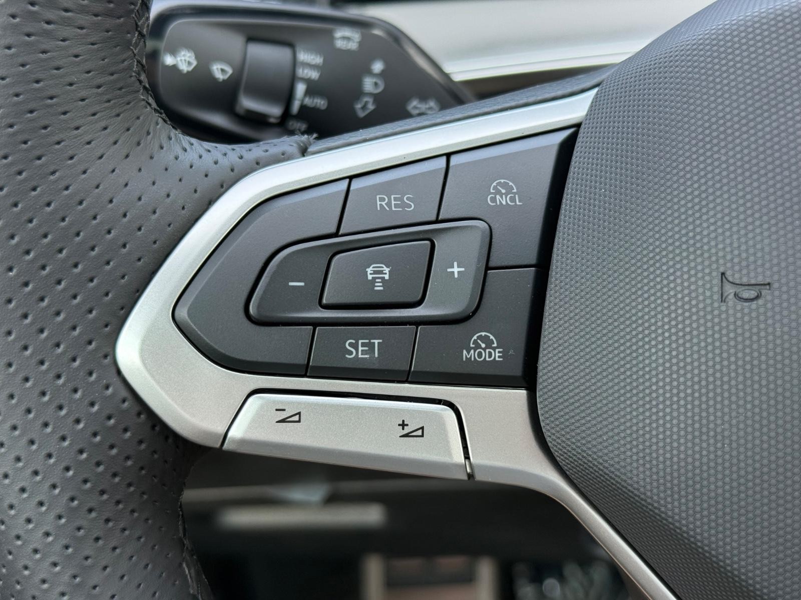 Volkswagen Tiguan Vehicle Image 10