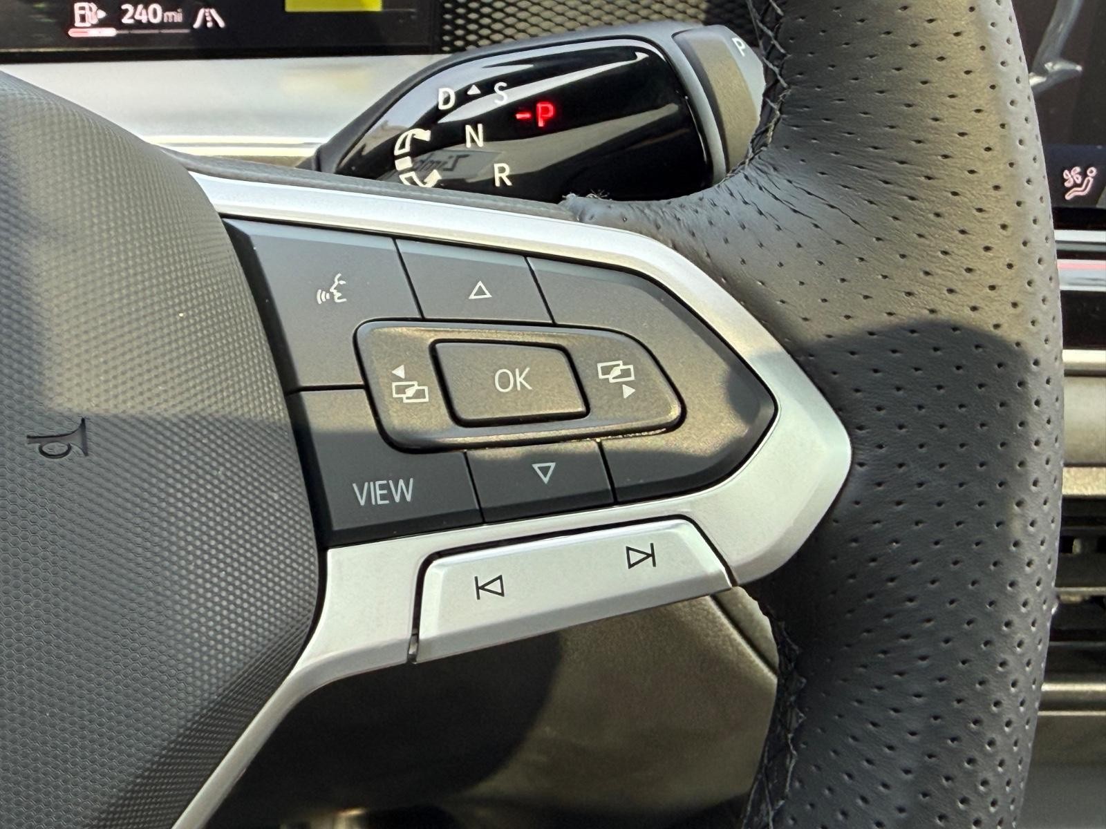 Volkswagen Tiguan Vehicle Image 11