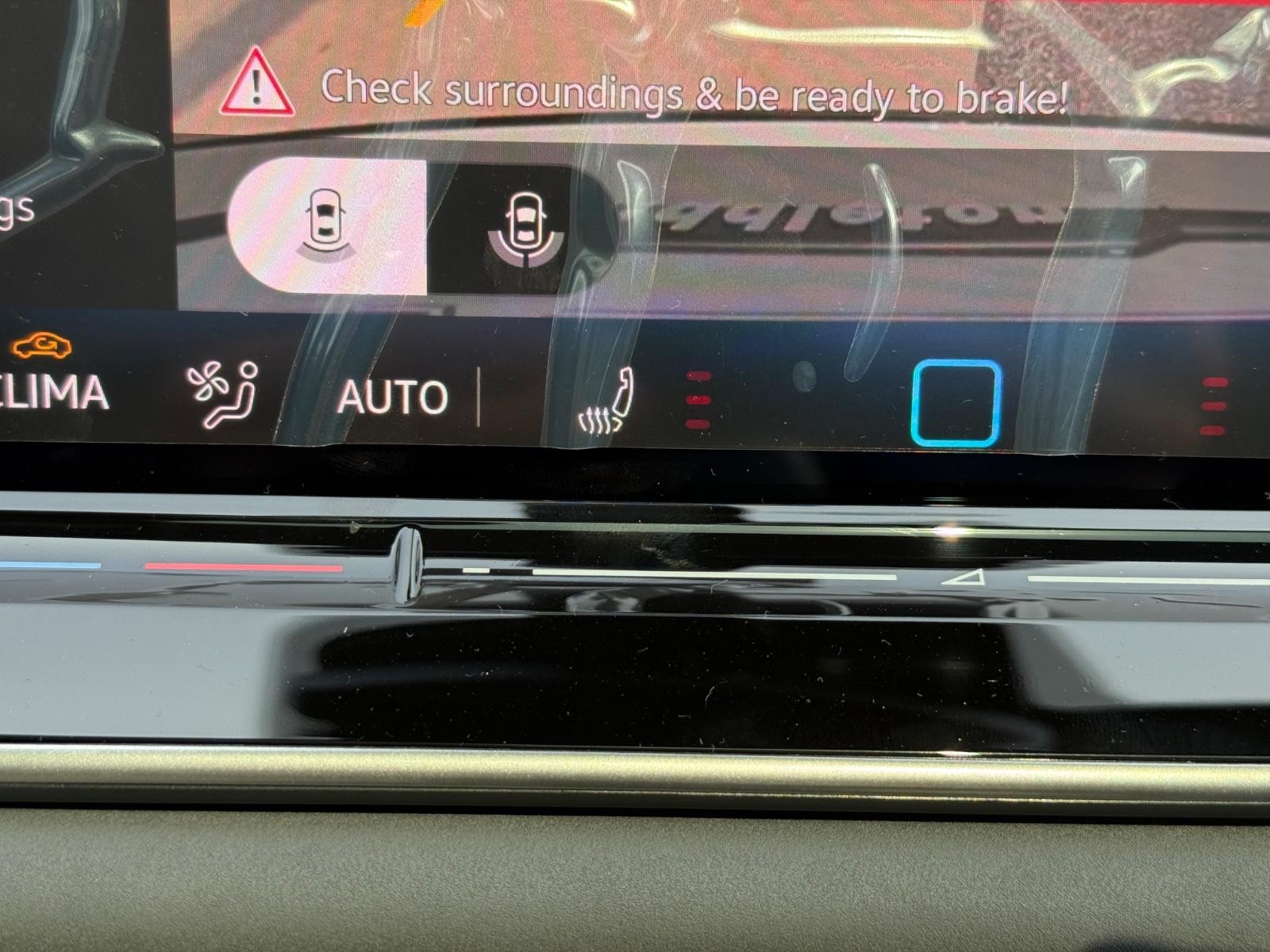 Volkswagen Tiguan Vehicle Image 14