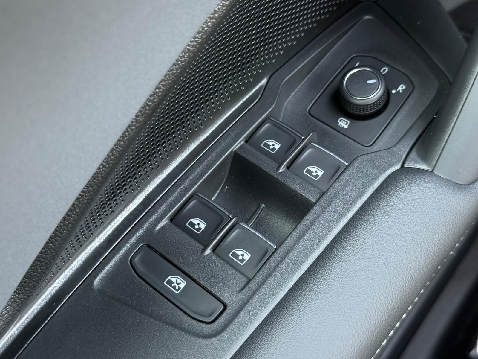 Volkswagen Tiguan Vehicle Image 15