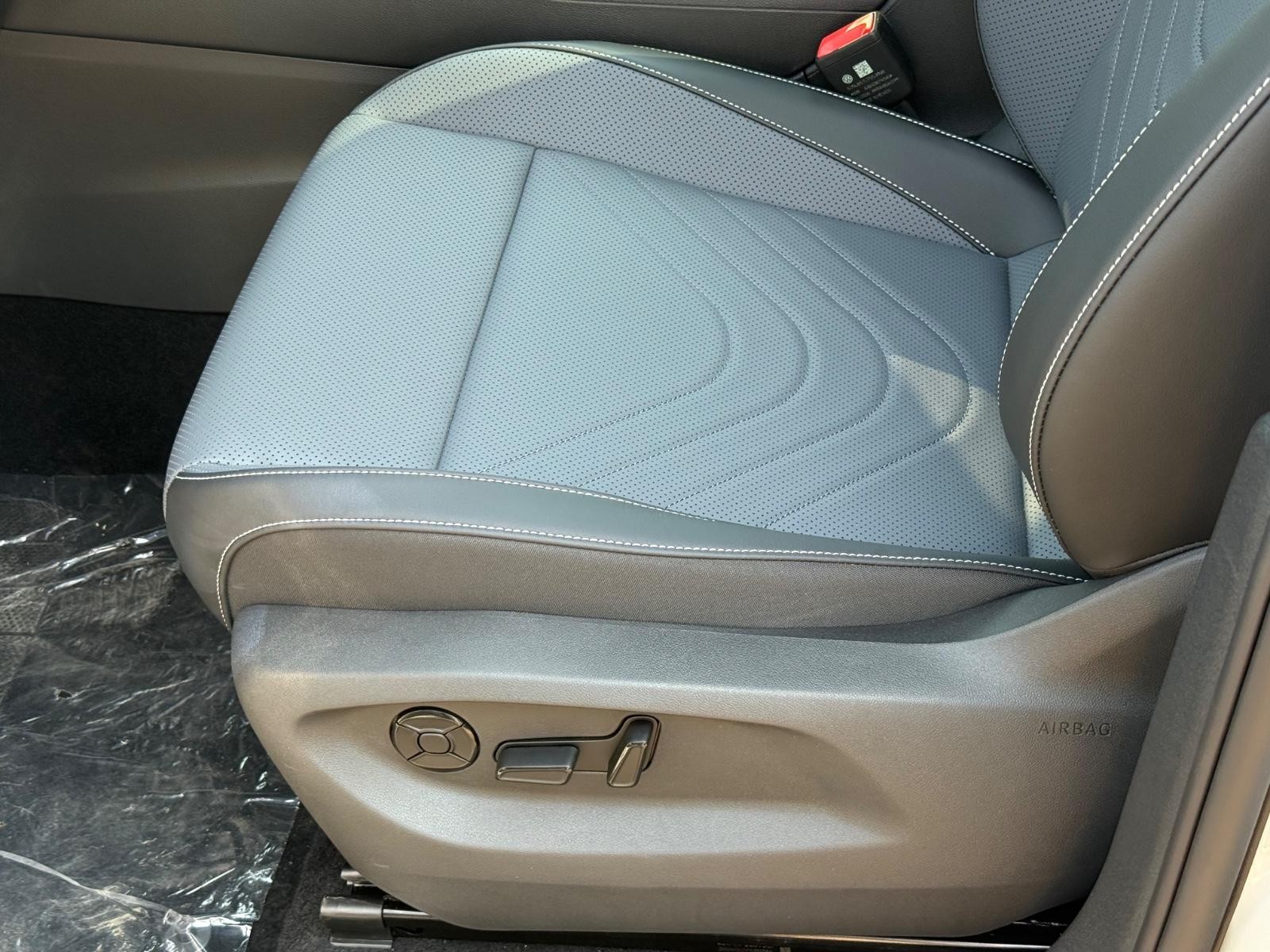 Volkswagen Tiguan Vehicle Image 16