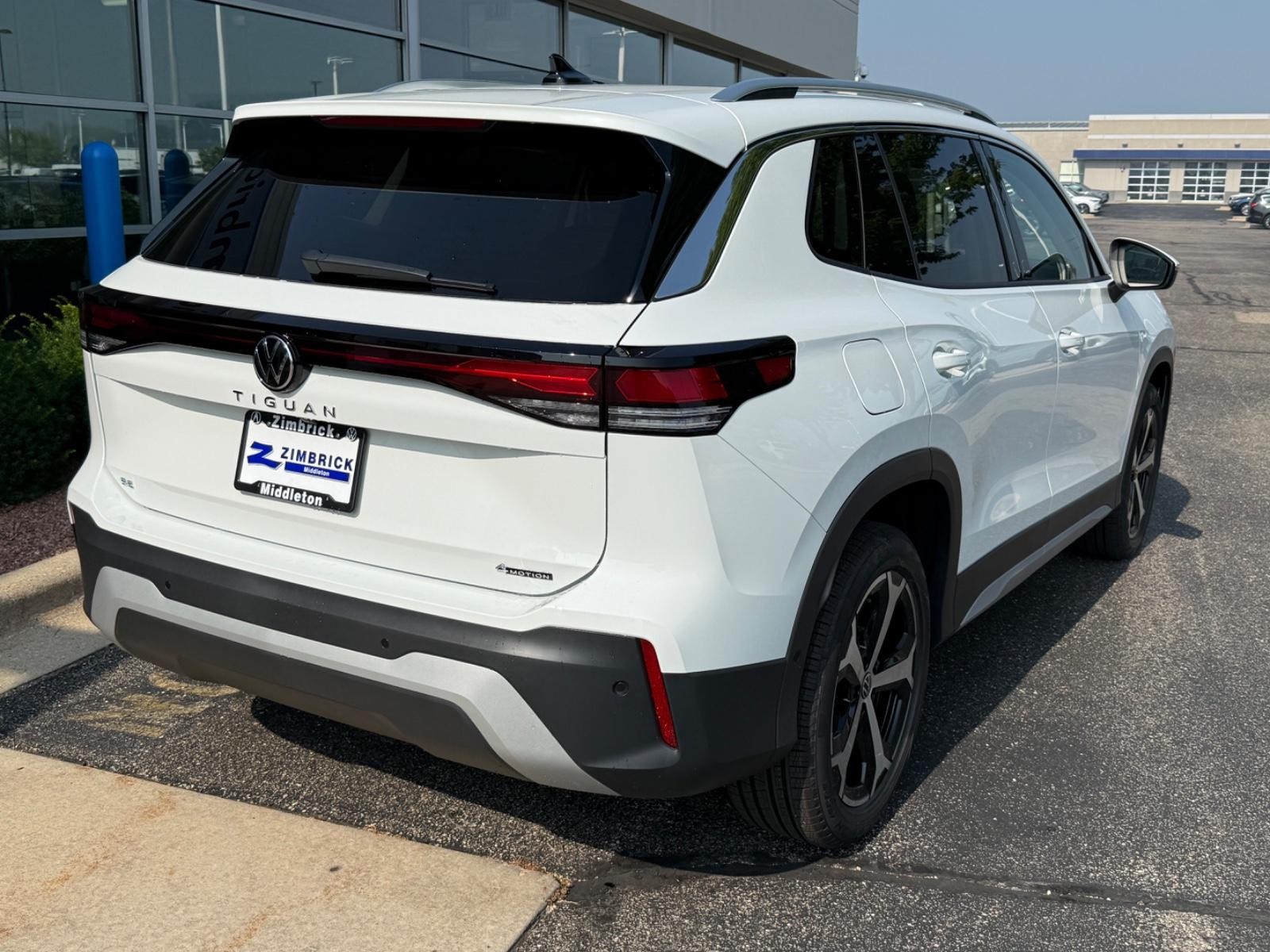 Volkswagen Tiguan Vehicle Image 03
