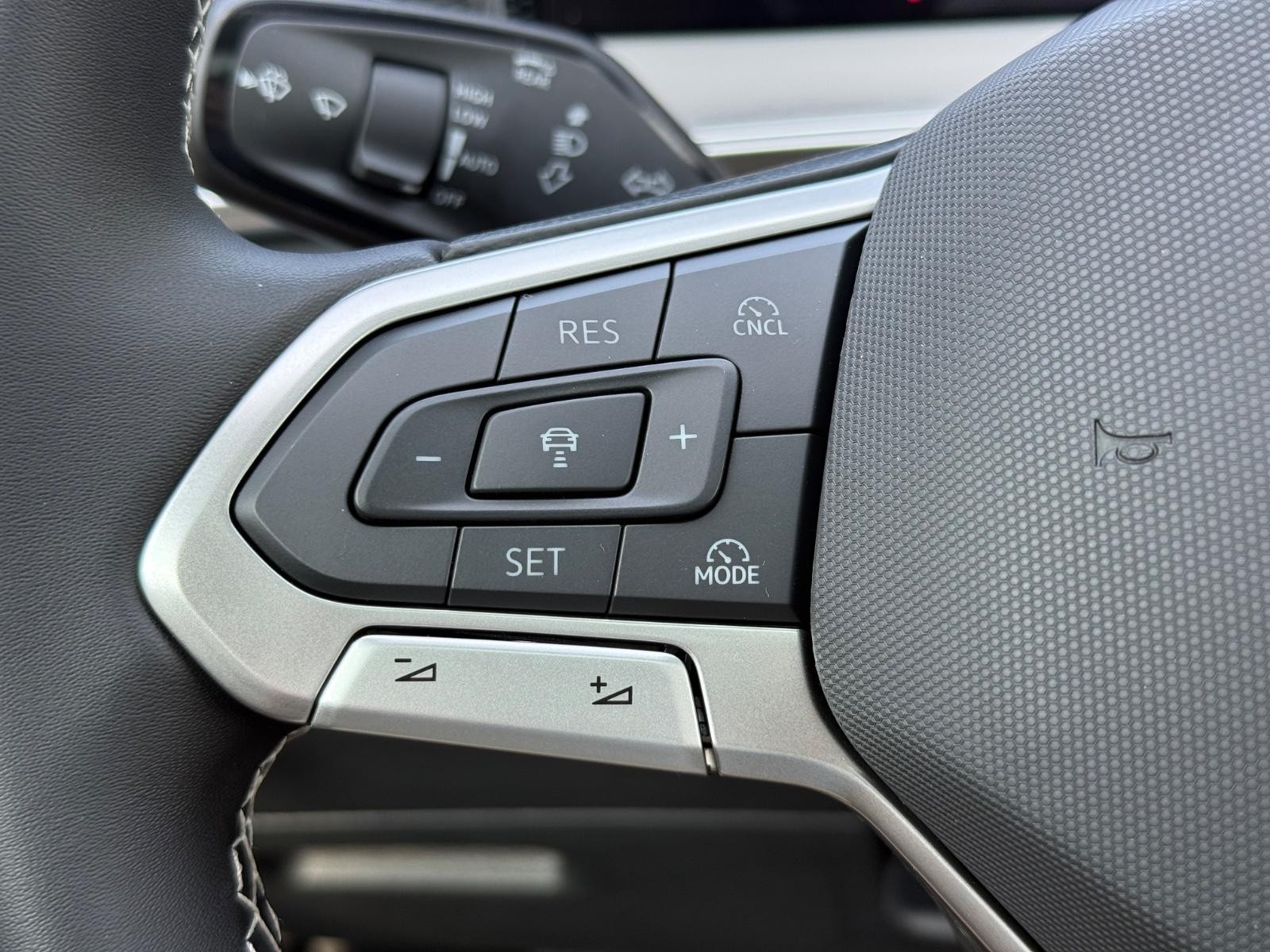 Volkswagen Tiguan Vehicle Image 10