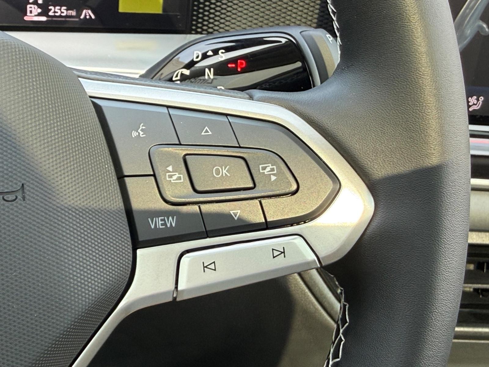 Volkswagen Tiguan Vehicle Image 11