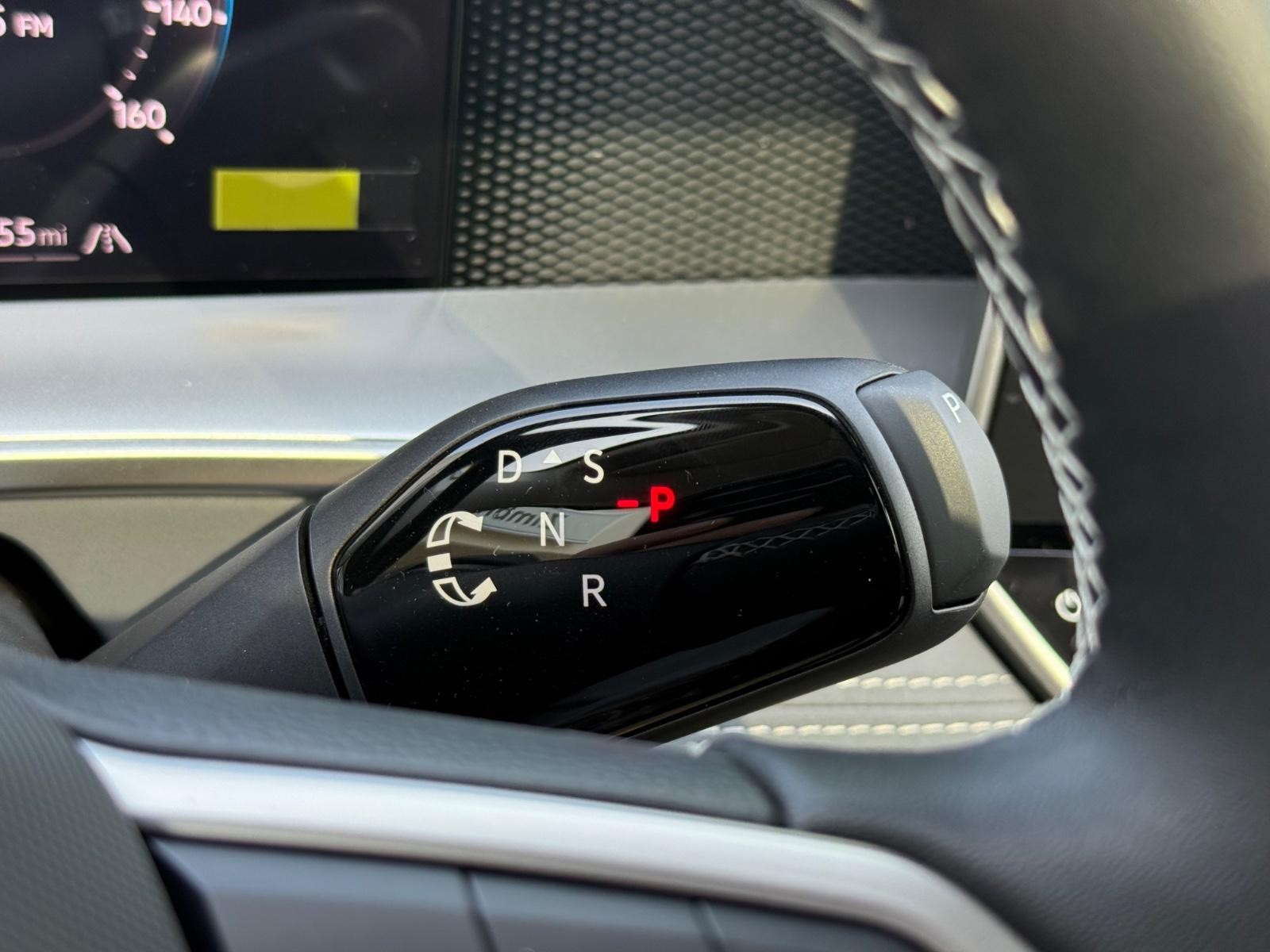 Volkswagen Tiguan Vehicle Image 12