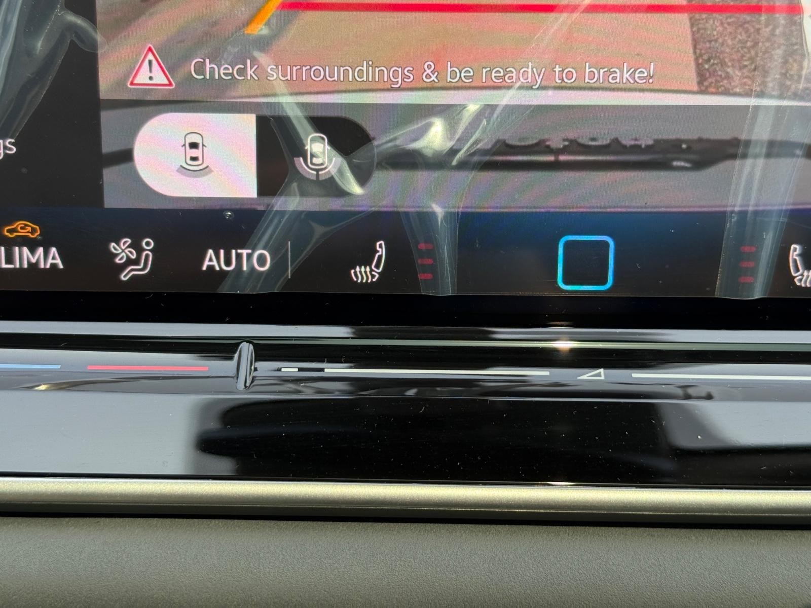 Volkswagen Tiguan Vehicle Image 14