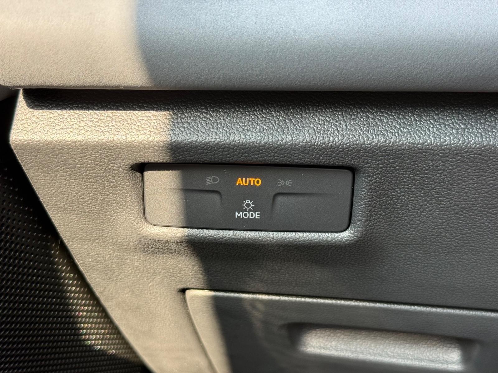 Volkswagen Tiguan Vehicle Image 16