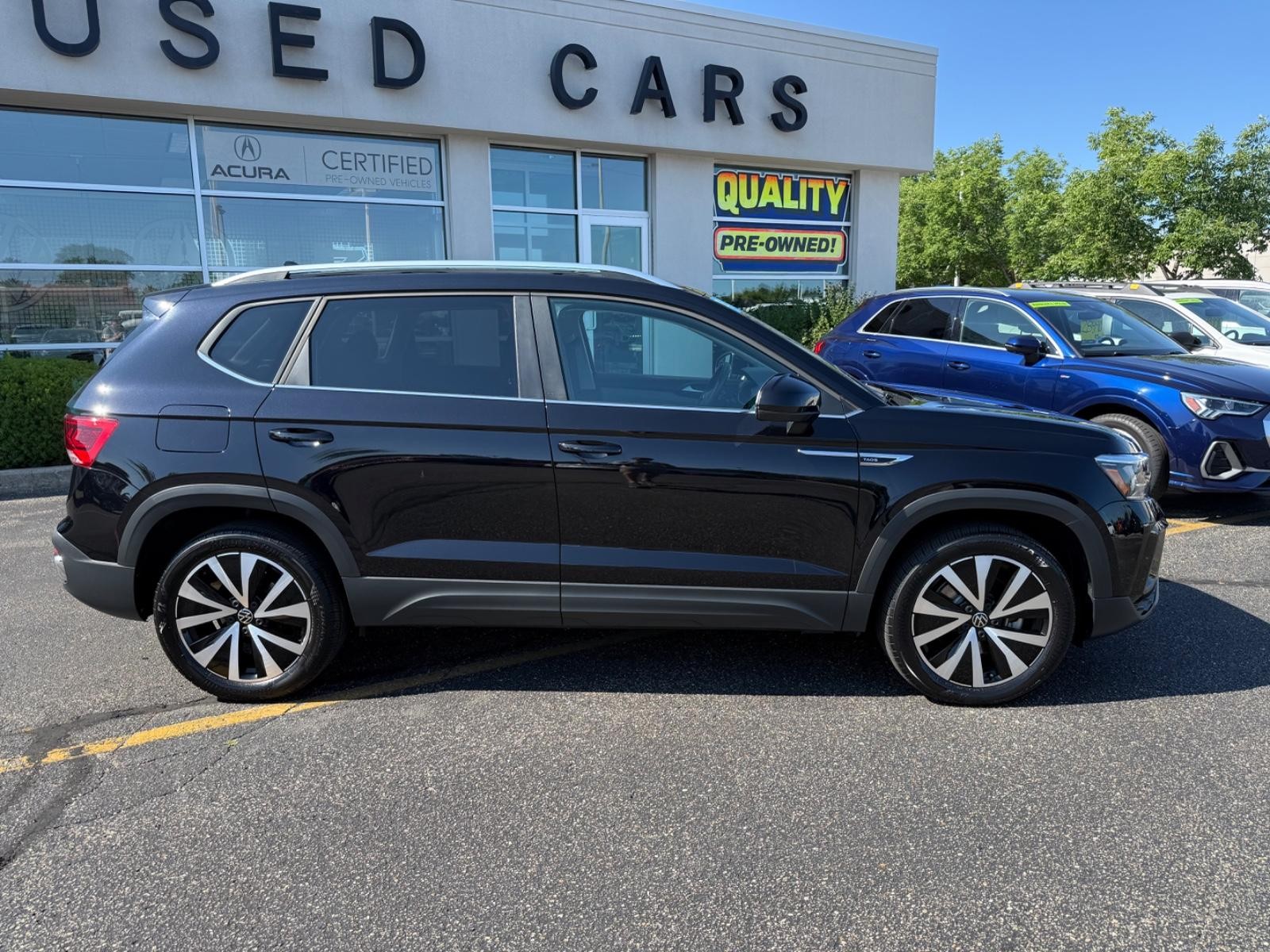 Volkswagen Taos Vehicle Image 02