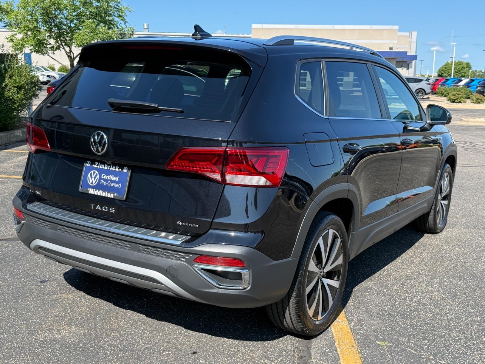 Volkswagen Taos Vehicle Image 03