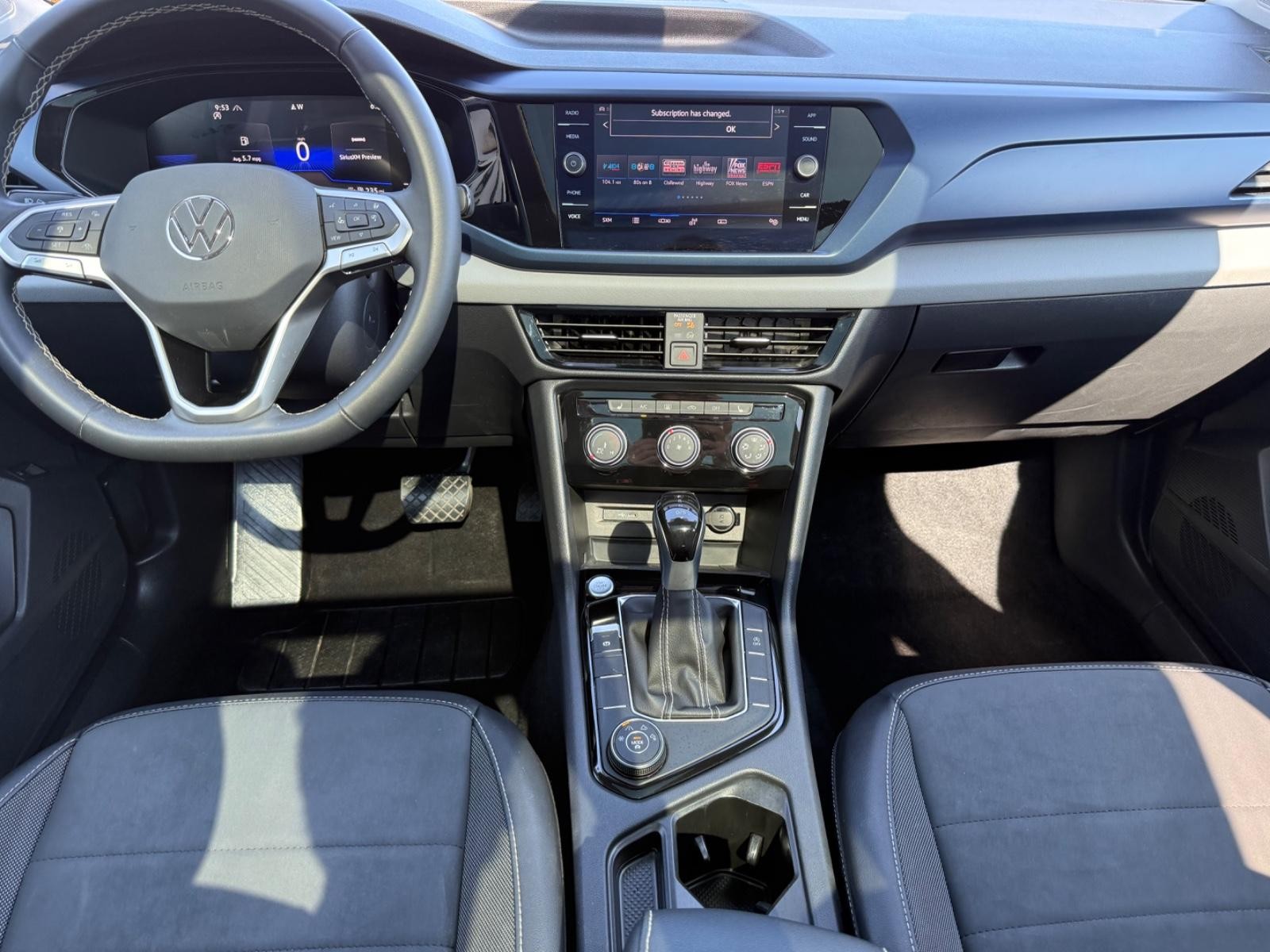 Volkswagen Taos Vehicle Image 11
