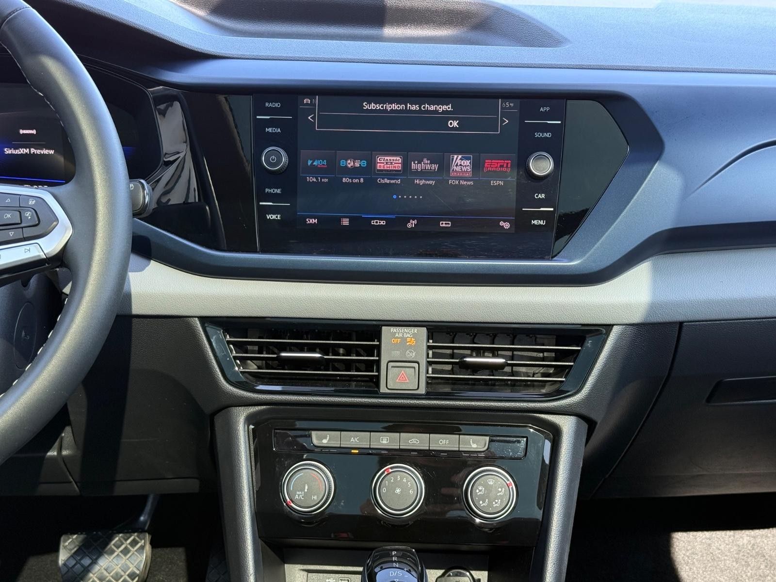 Volkswagen Taos Vehicle Image 12