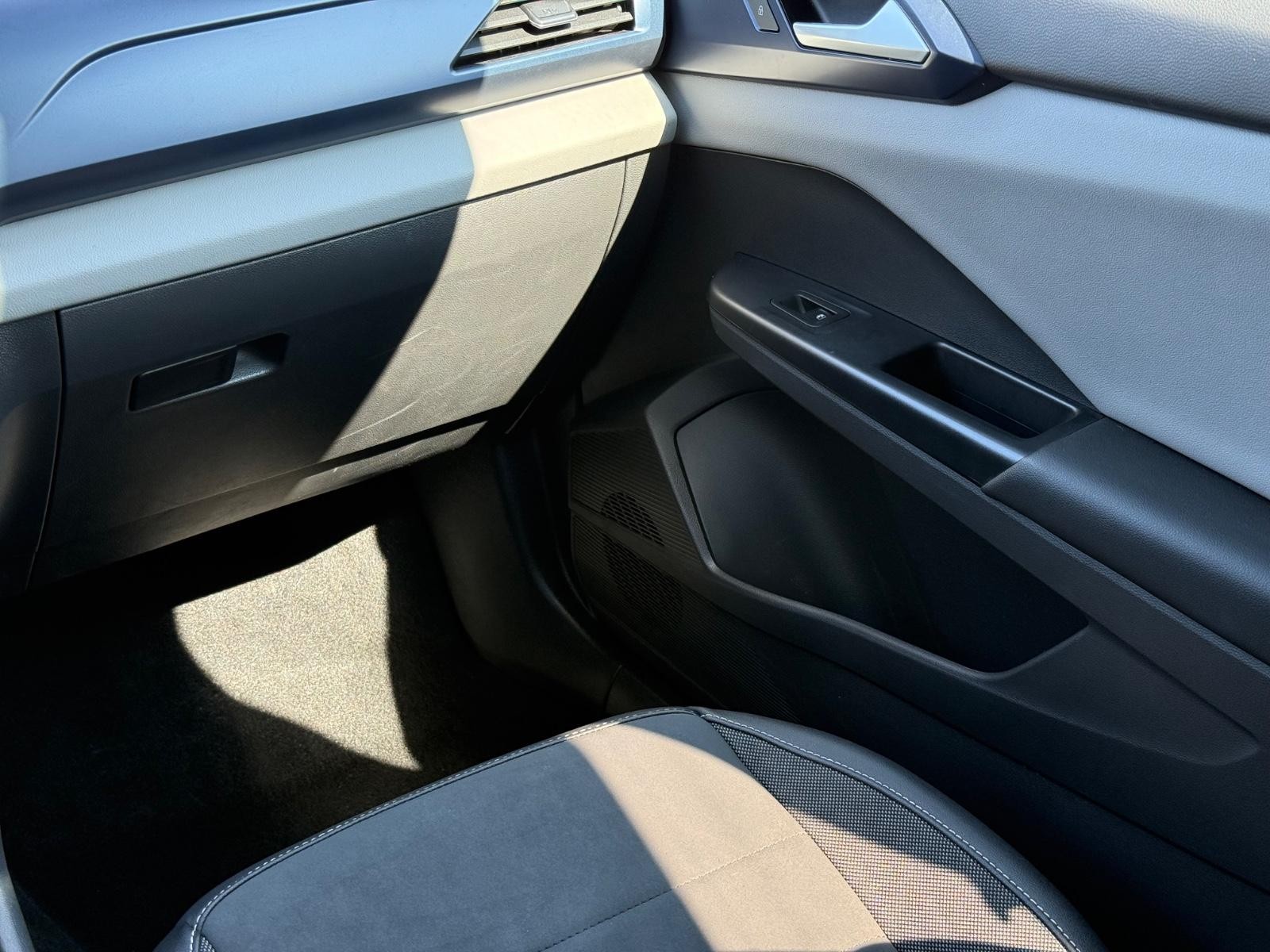 Volkswagen Taos Vehicle Image 15