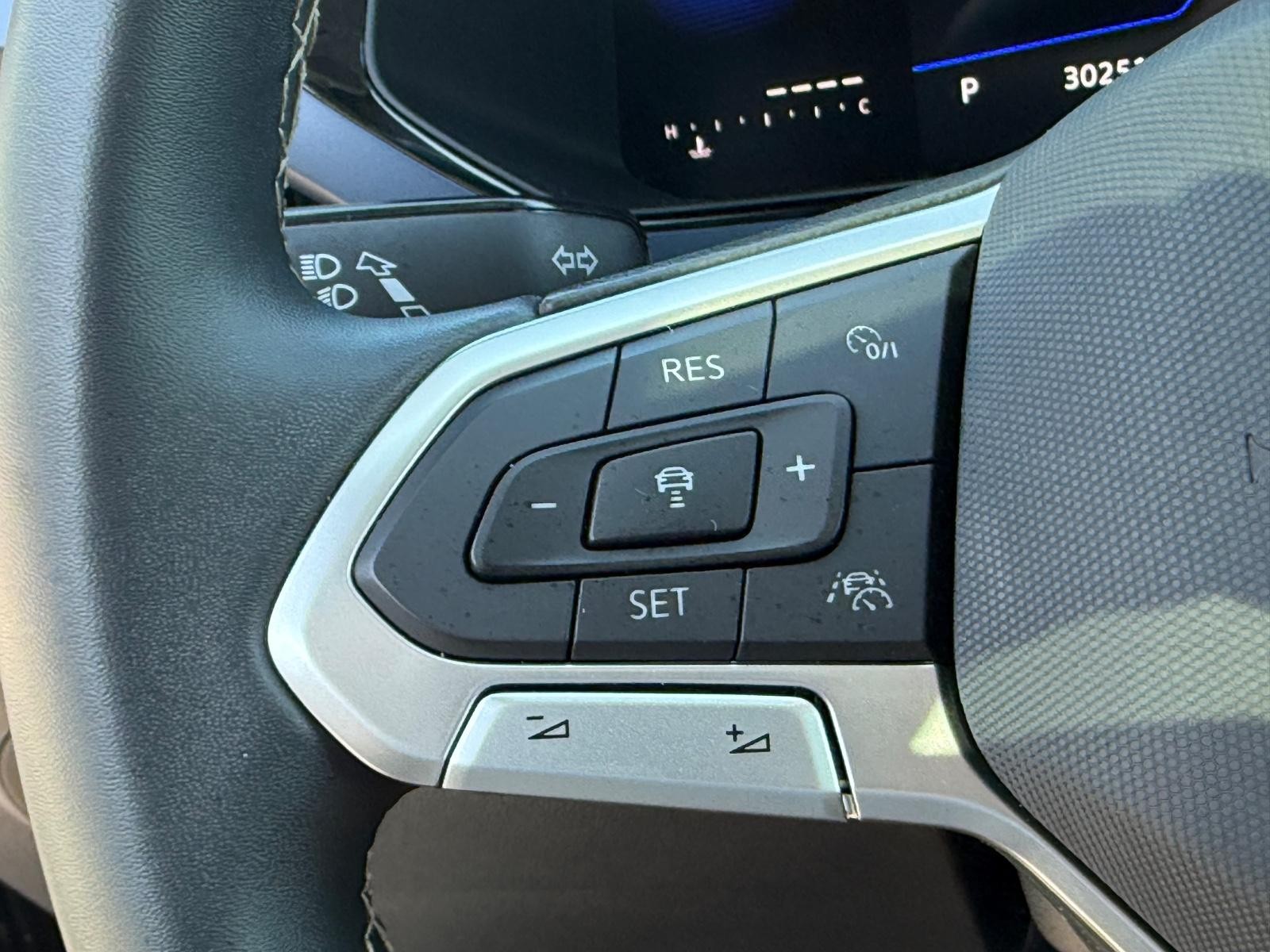 Volkswagen Taos Vehicle Image 16