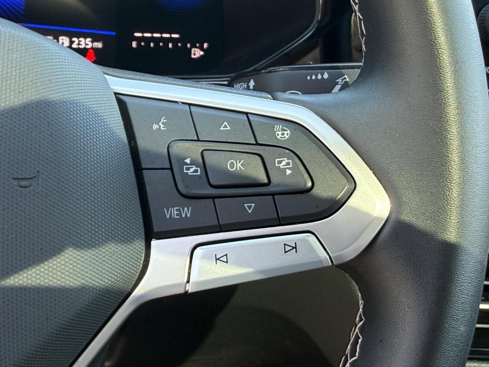 Volkswagen Taos Vehicle Image 17