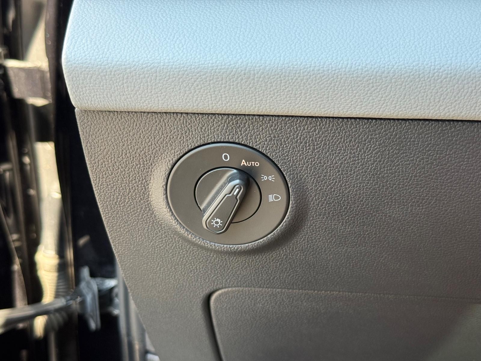 Volkswagen Taos Vehicle Image 21