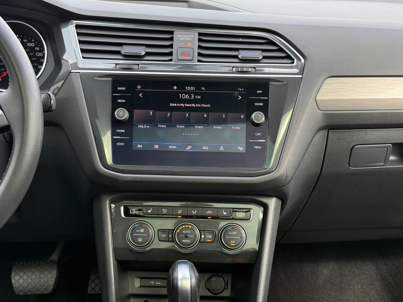 Volkswagen Tiguan Vehicle Image 12