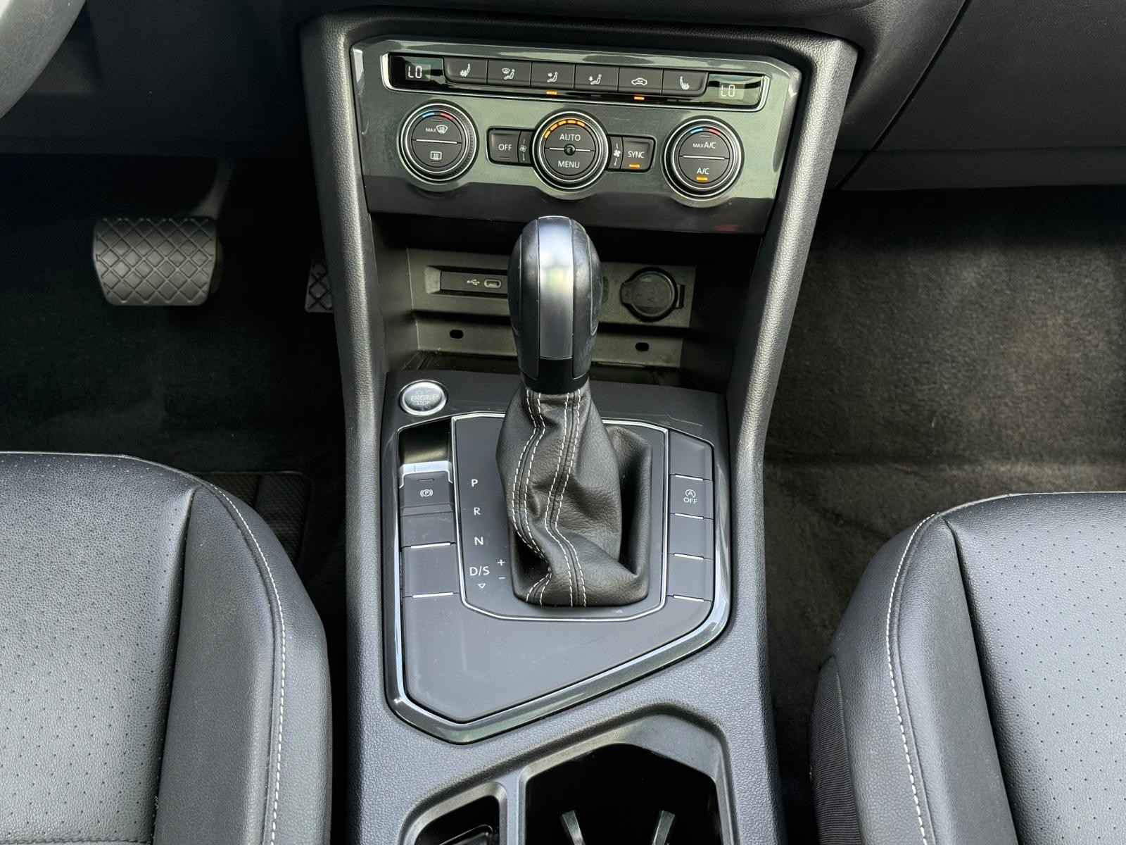Volkswagen Tiguan Vehicle Image 13