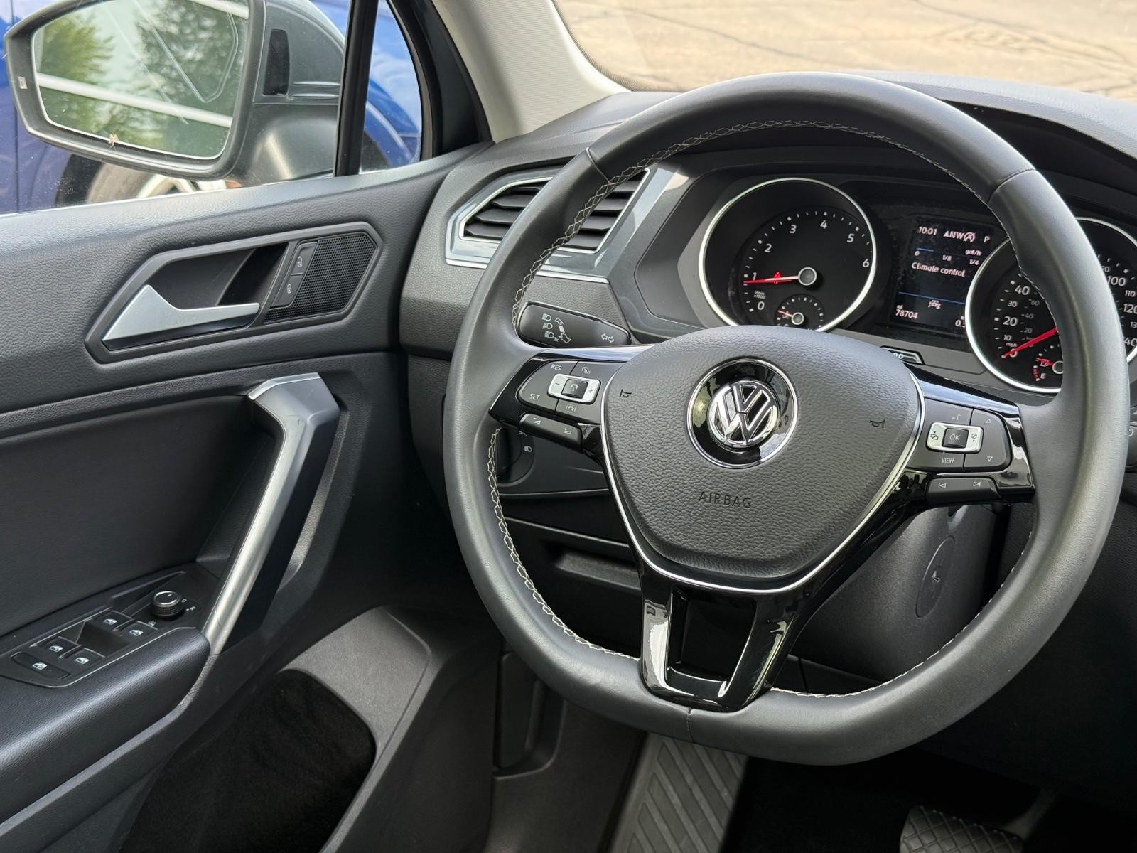 Volkswagen Tiguan Vehicle Image 14