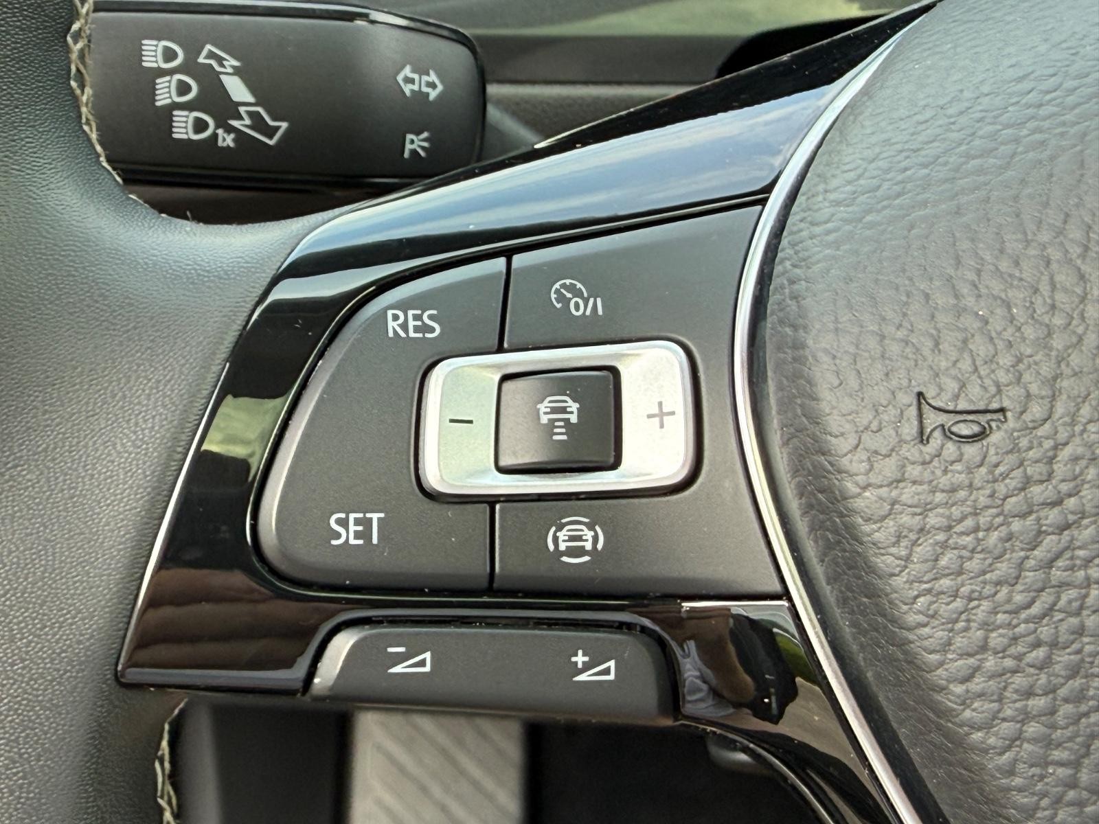 Volkswagen Tiguan Vehicle Image 16