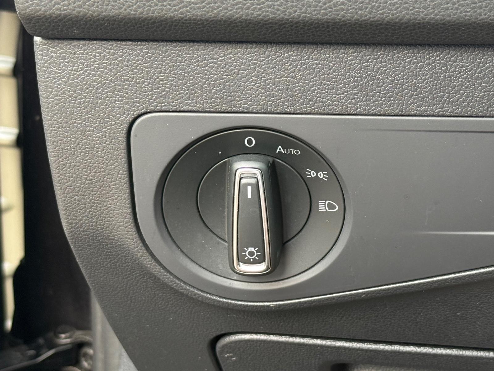 Volkswagen Tiguan Vehicle Image 21