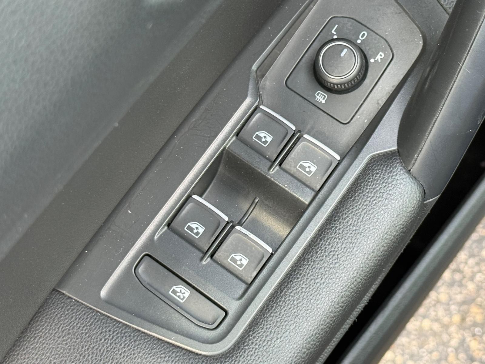 Volkswagen Tiguan Vehicle Image 22