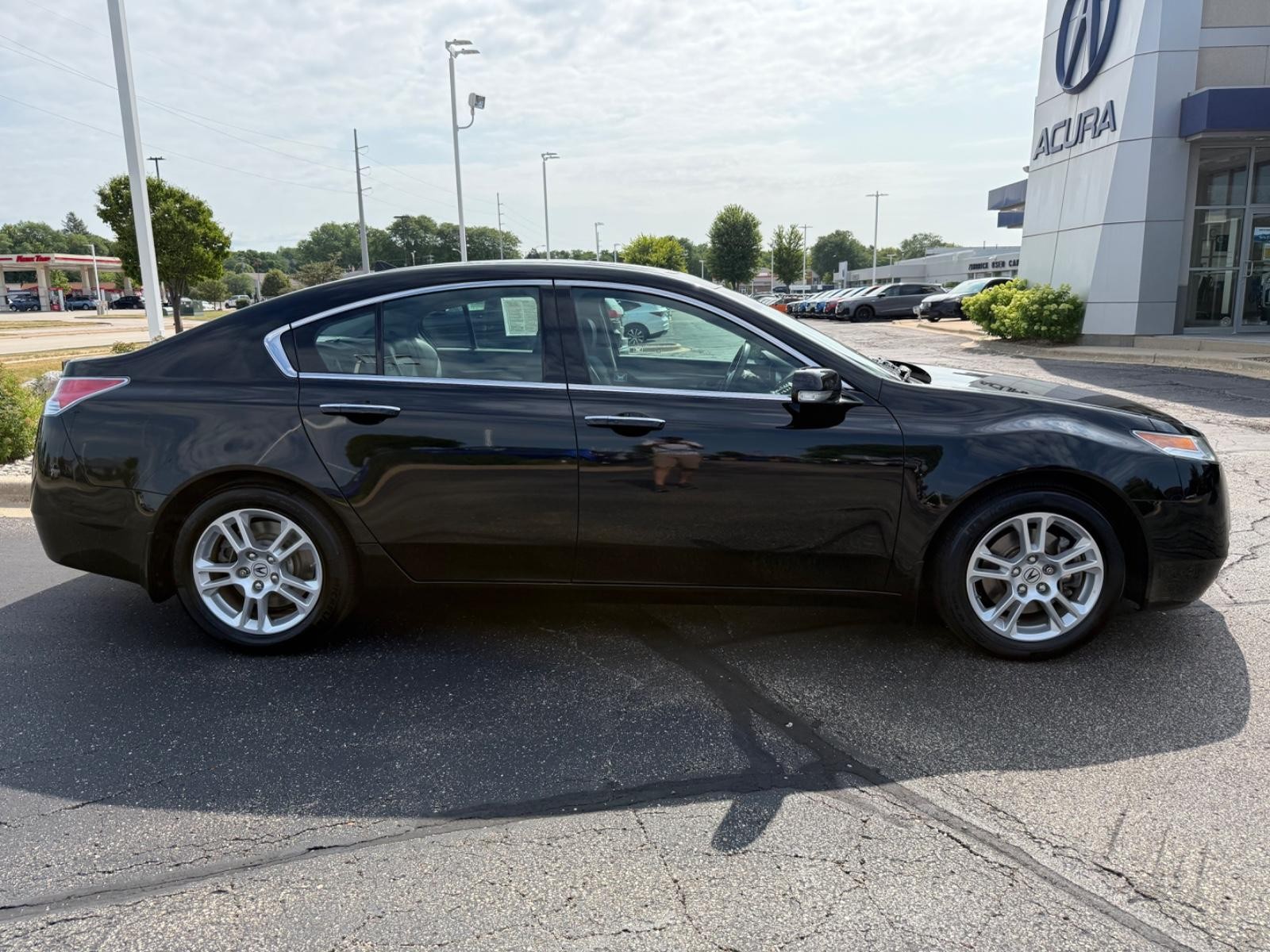 Acura TL Vehicle Full-screen Gallery Image 02