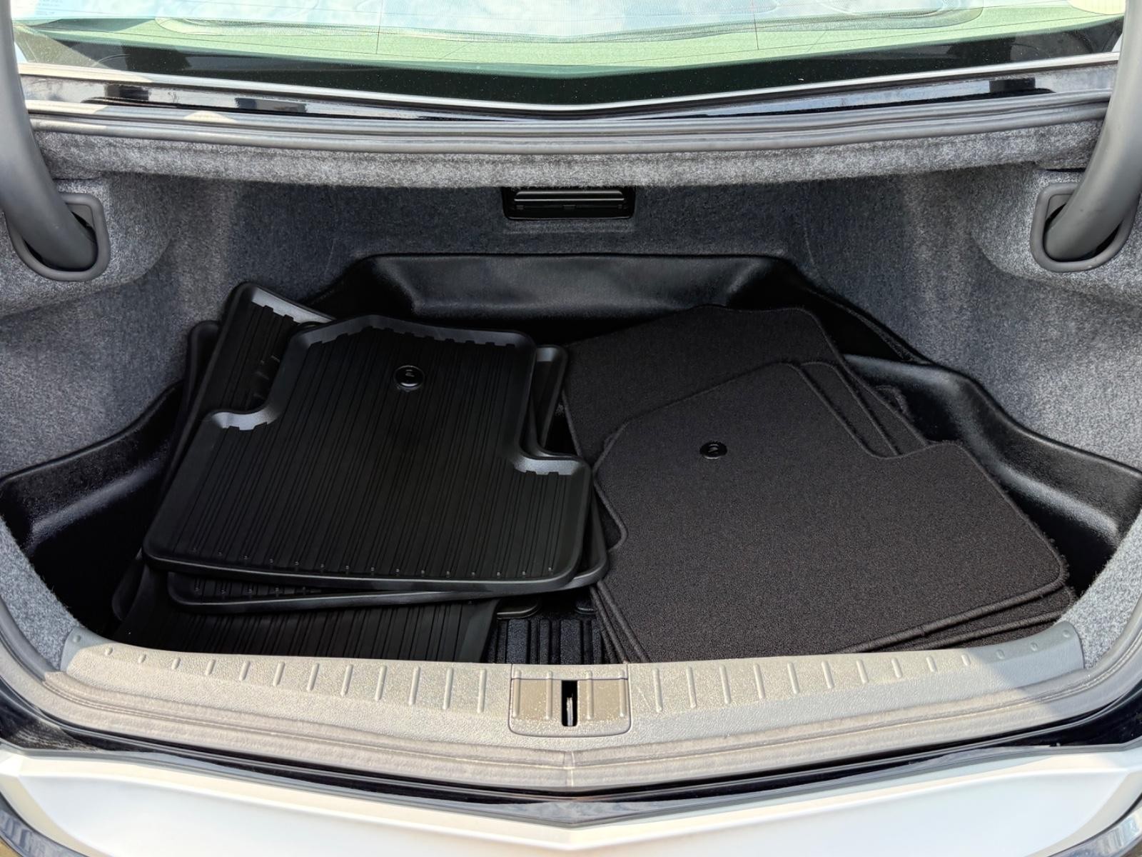 Acura TL Vehicle Full-screen Gallery Image 05