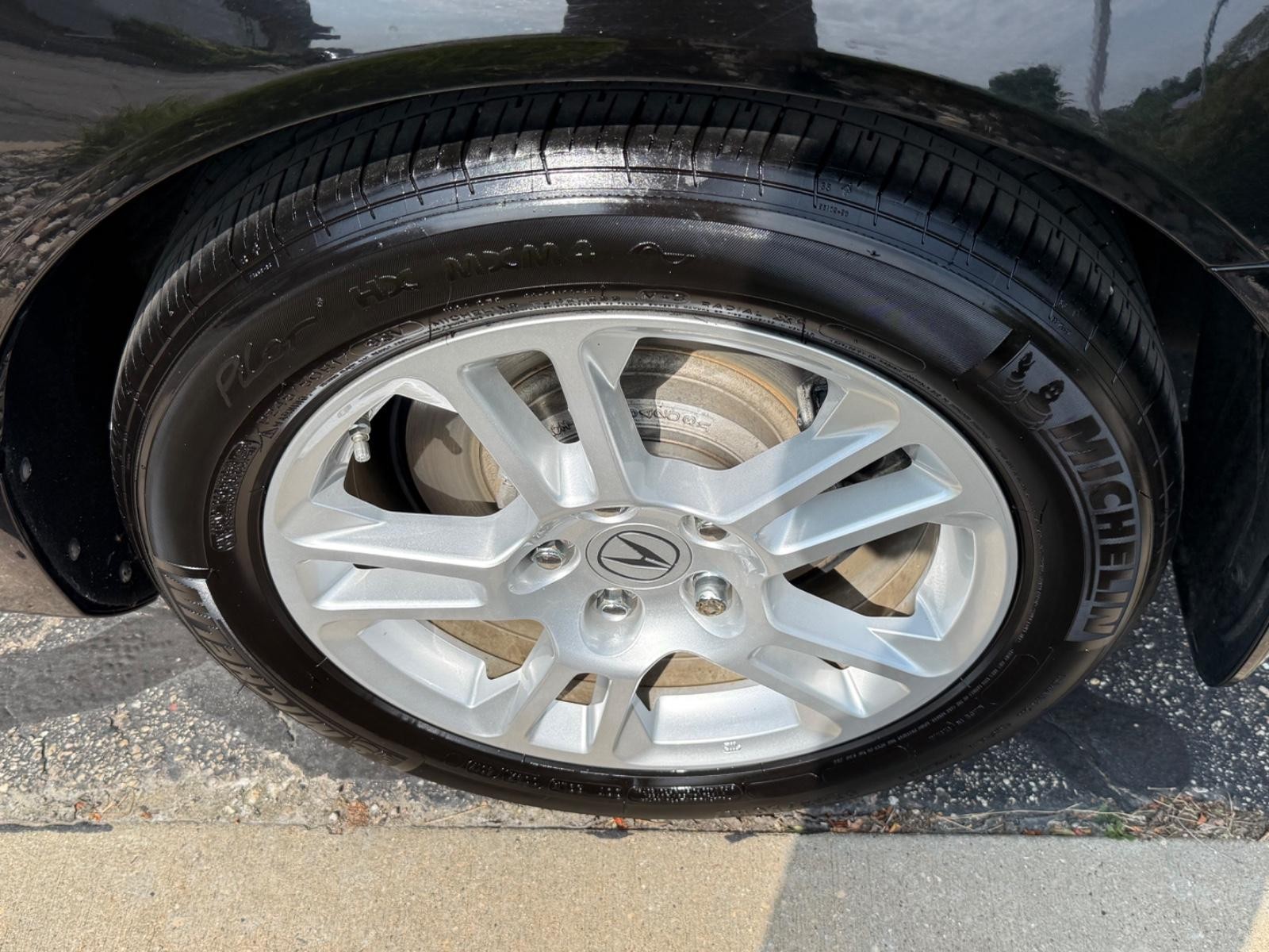 Acura TL Vehicle Full-screen Gallery Image 07