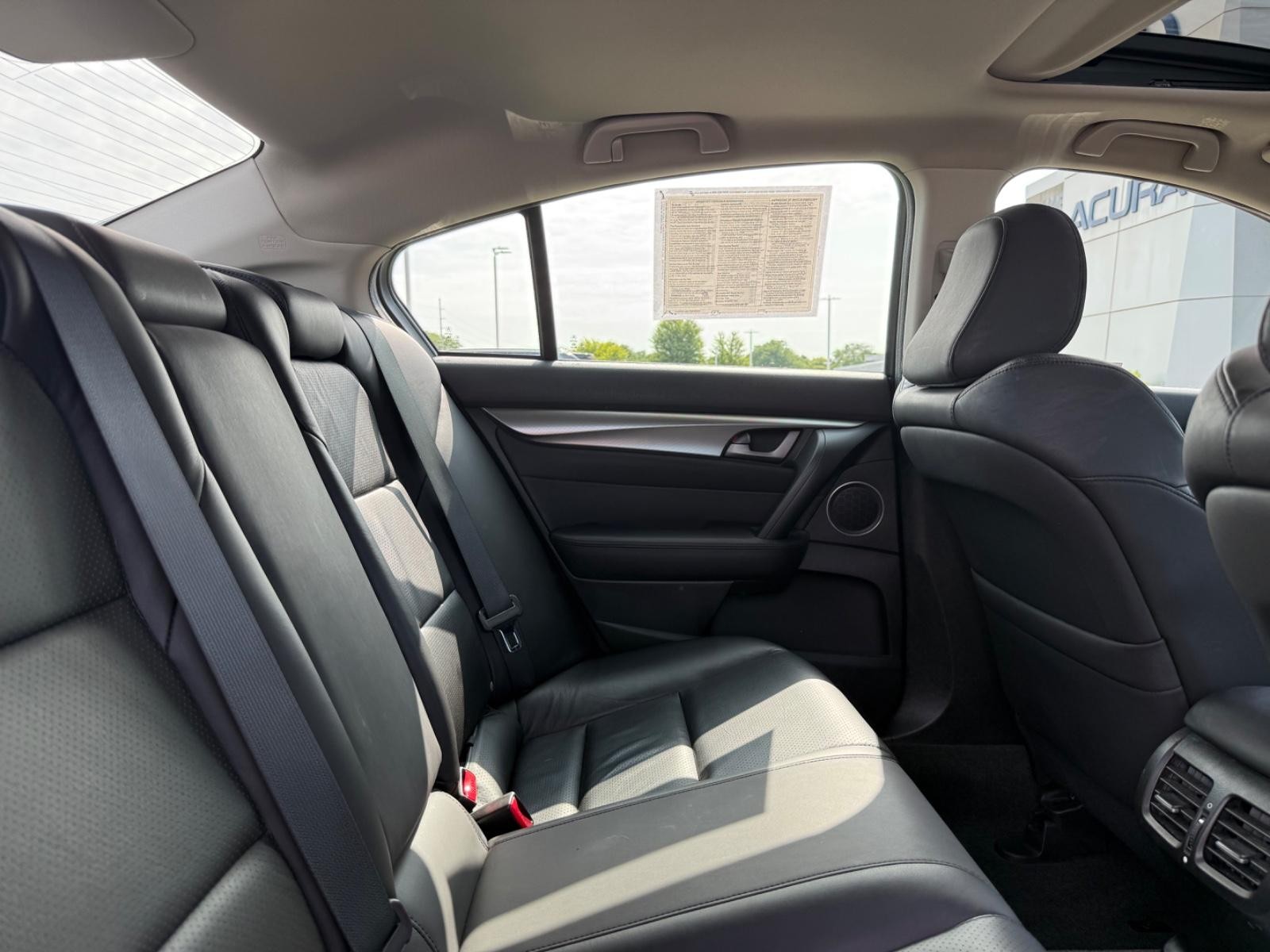 Acura TL Vehicle Full-screen Gallery Image 10