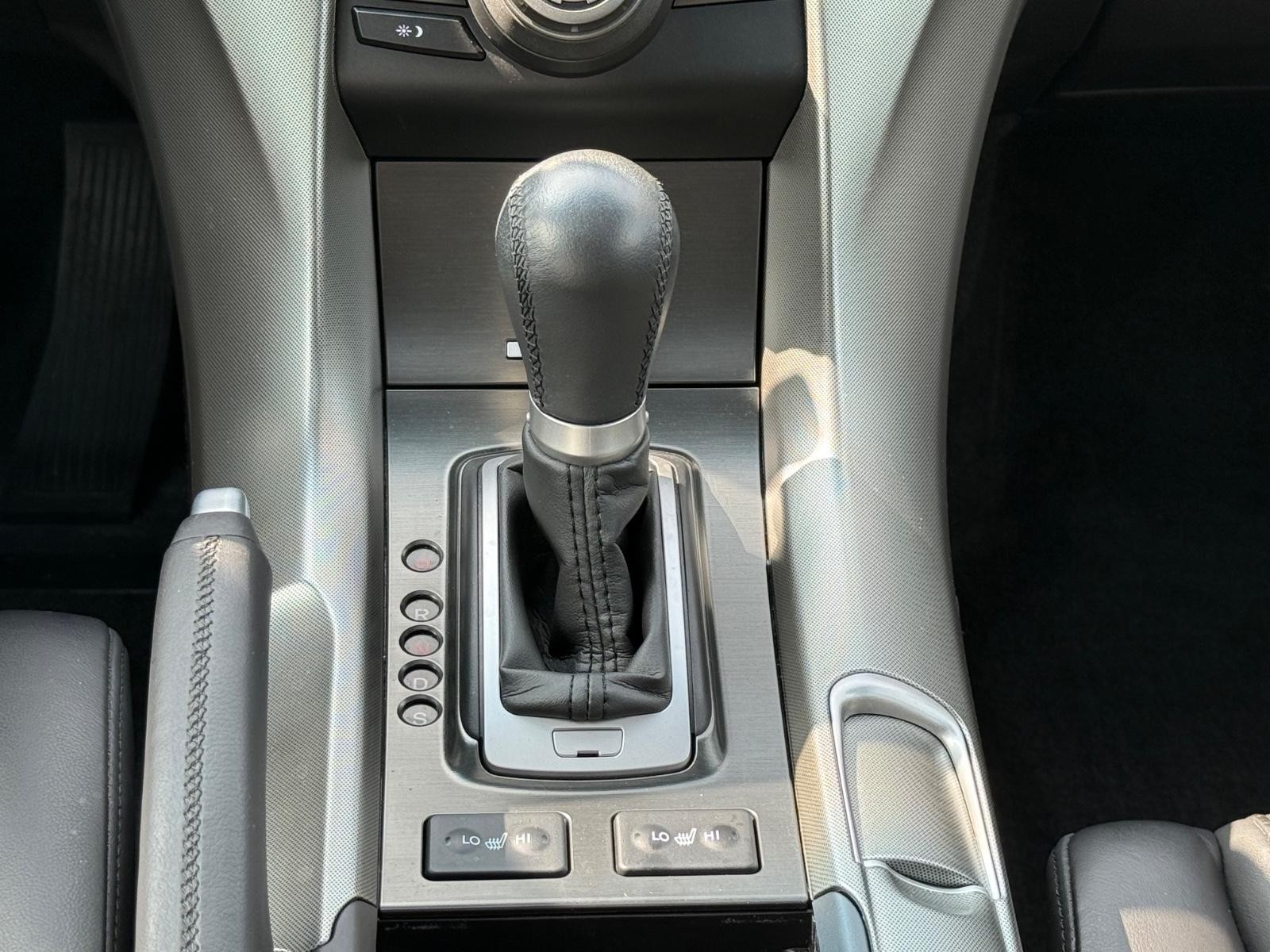 Acura TL Vehicle Full-screen Gallery Image 13