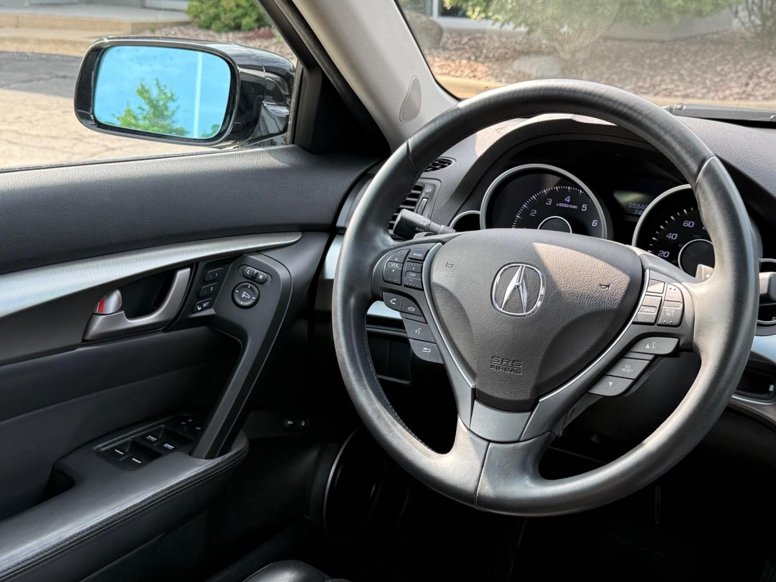 Acura TL Vehicle Full-screen Gallery Image 14