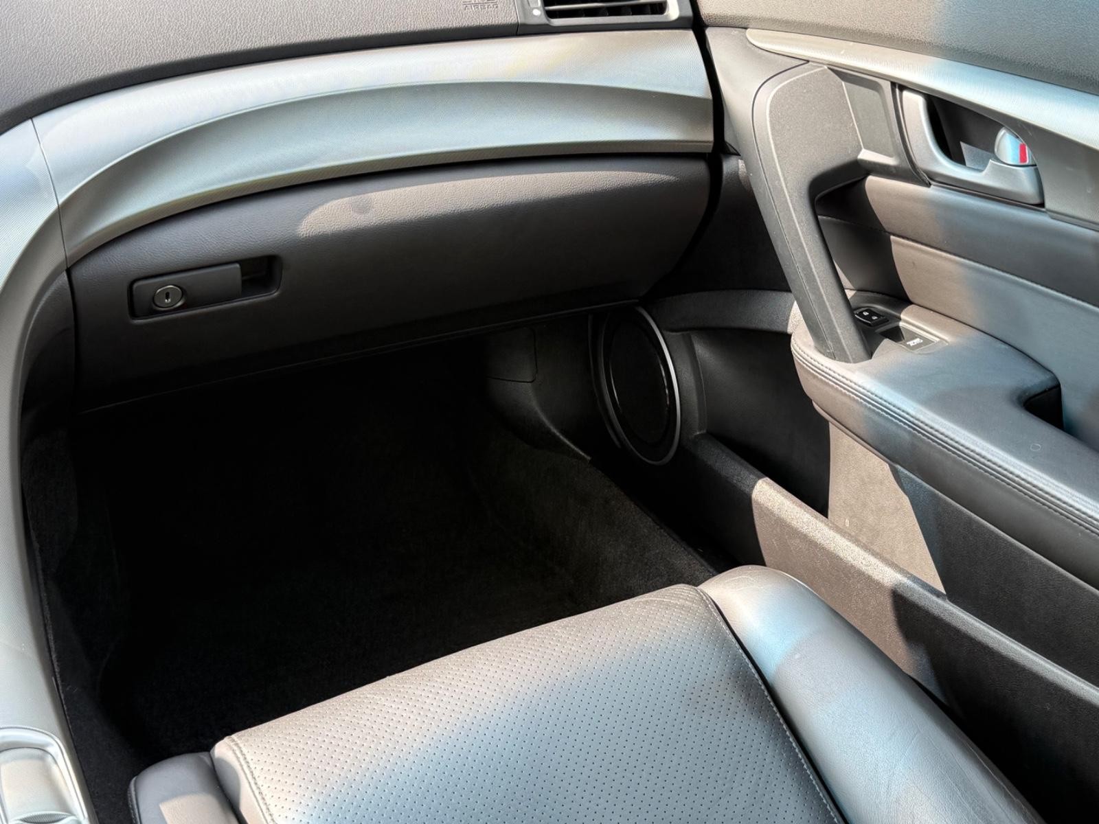 Acura TL Vehicle Full-screen Gallery Image 15