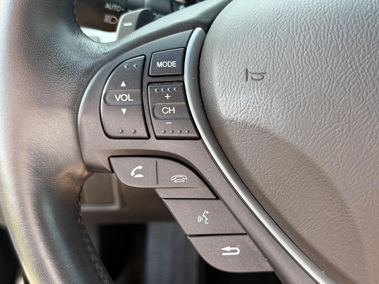 Acura TL Vehicle Full-screen Gallery Image 17