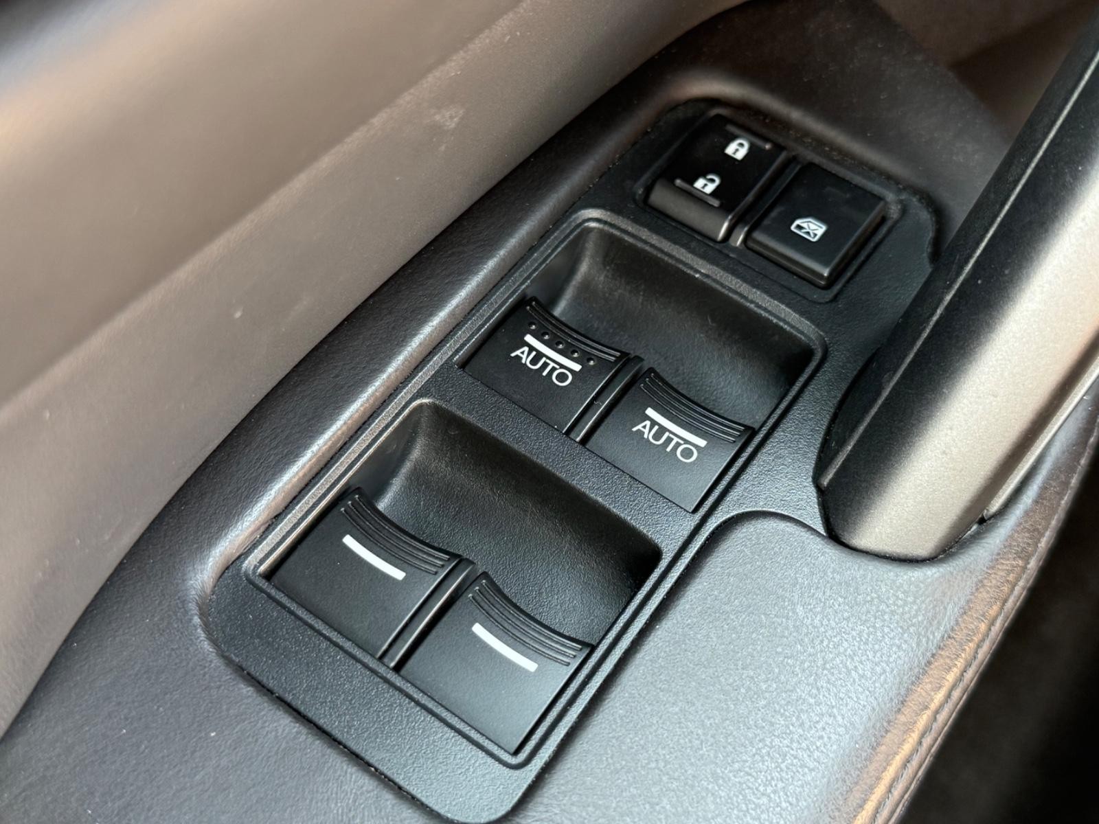 Acura TL Vehicle Full-screen Gallery Image 23
