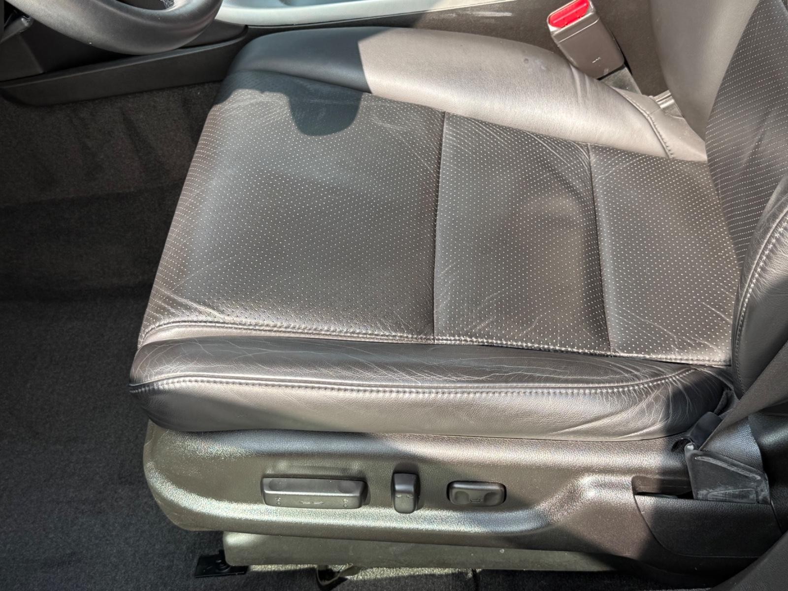 Acura TL Vehicle Full-screen Gallery Image 24
