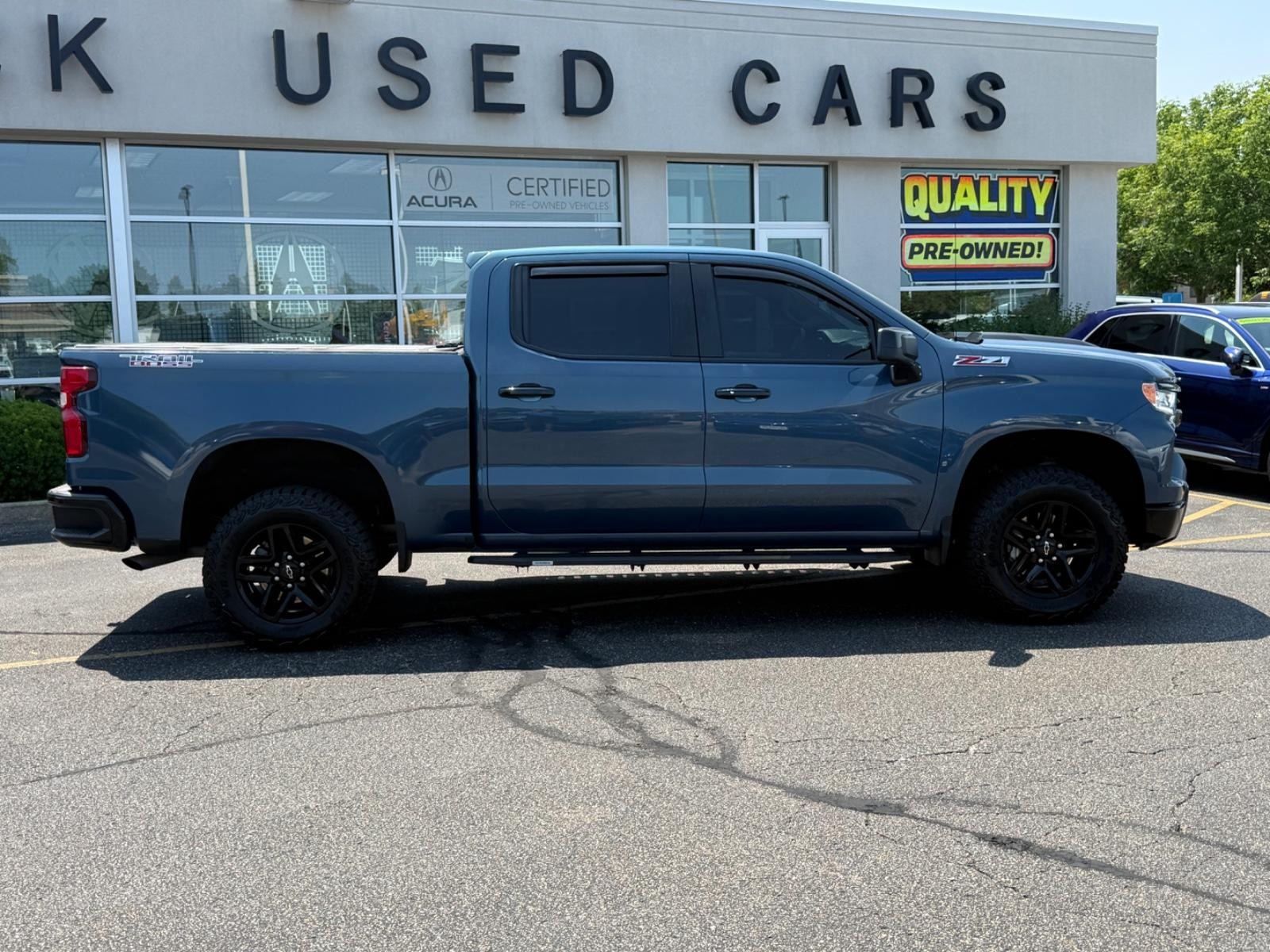 Chevrolet Silverado 1500 Vehicle Image 02