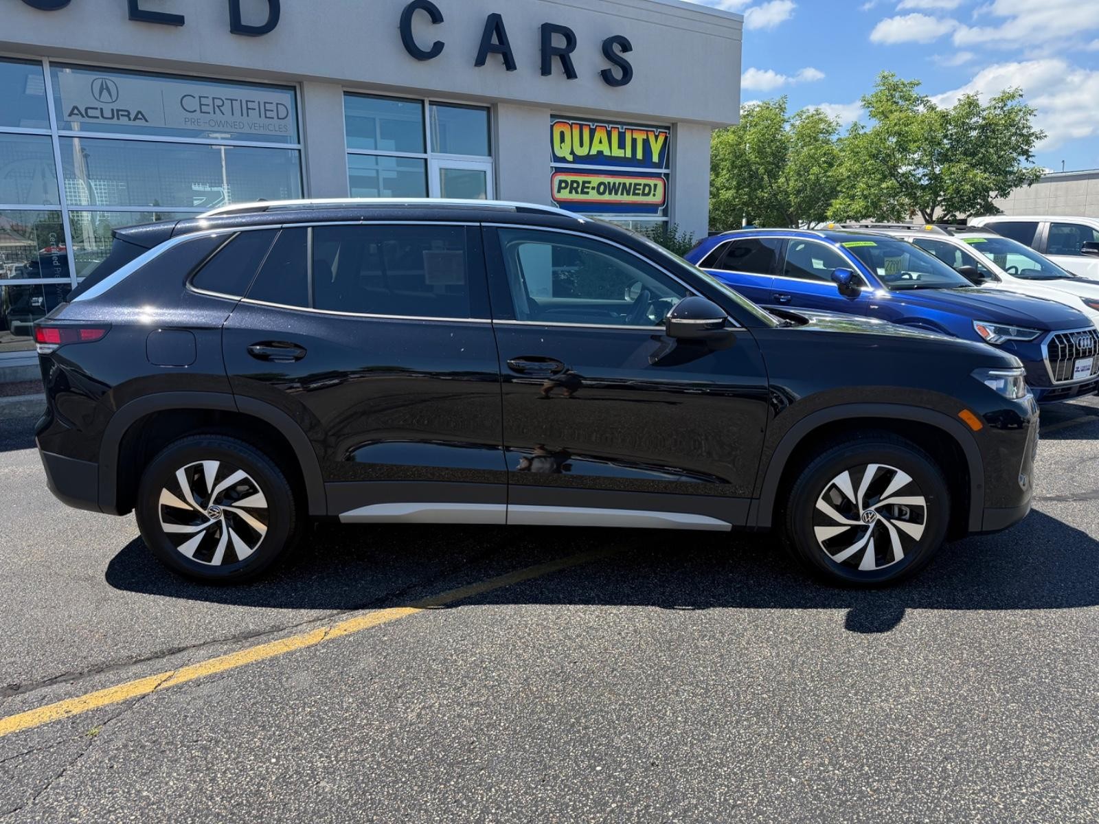 Volkswagen Tiguan Vehicle Image 02