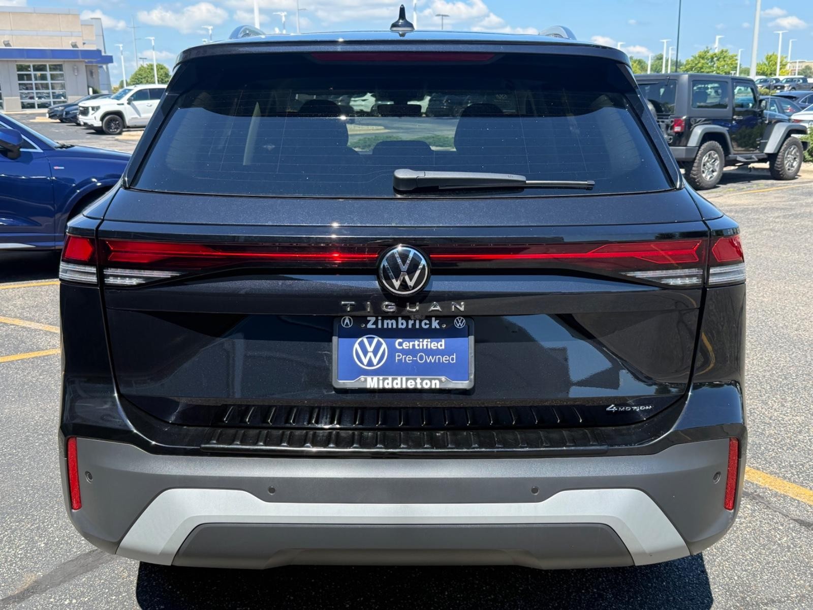 Volkswagen Tiguan Vehicle Image 04