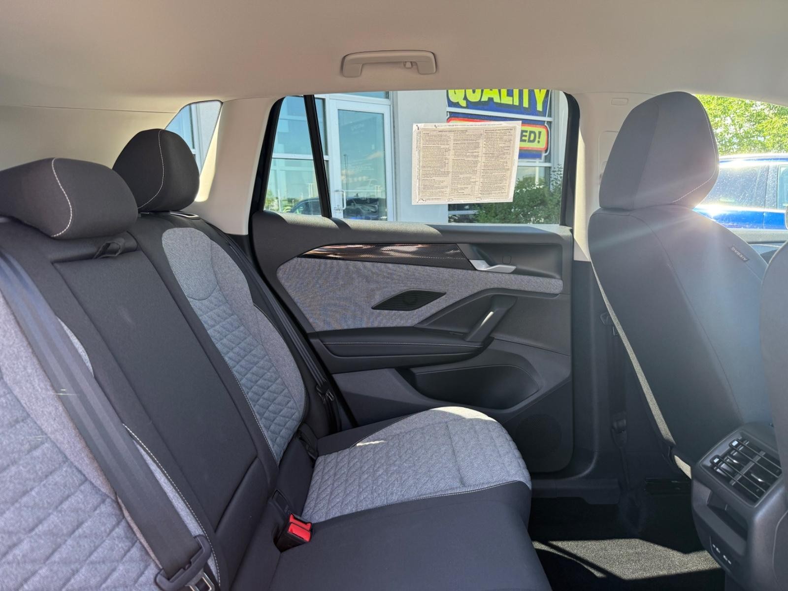 Volkswagen Tiguan Vehicle Image 10