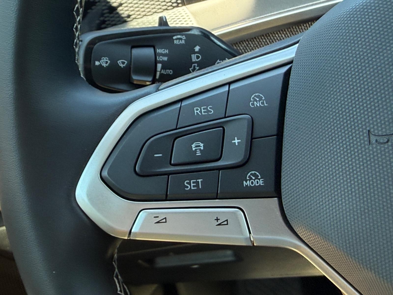 Volkswagen Tiguan Vehicle Image 15