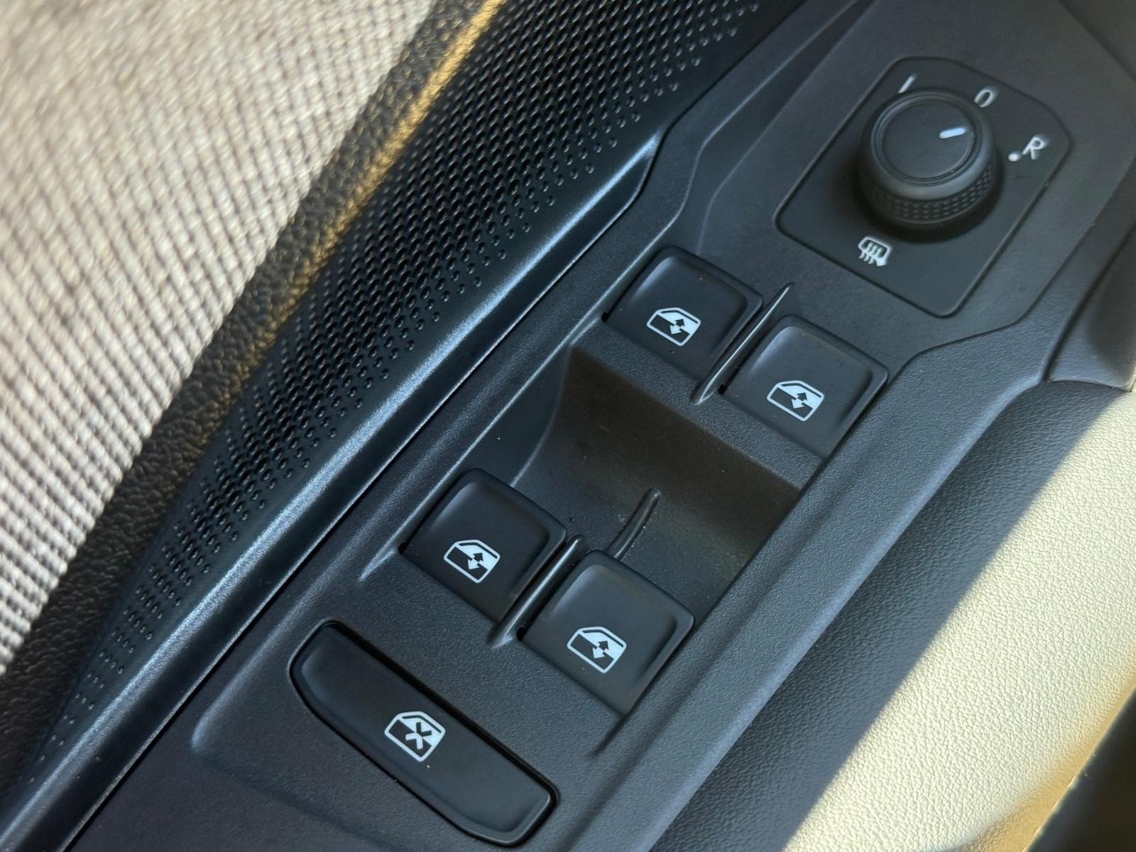 Volkswagen Tiguan Vehicle Image 20