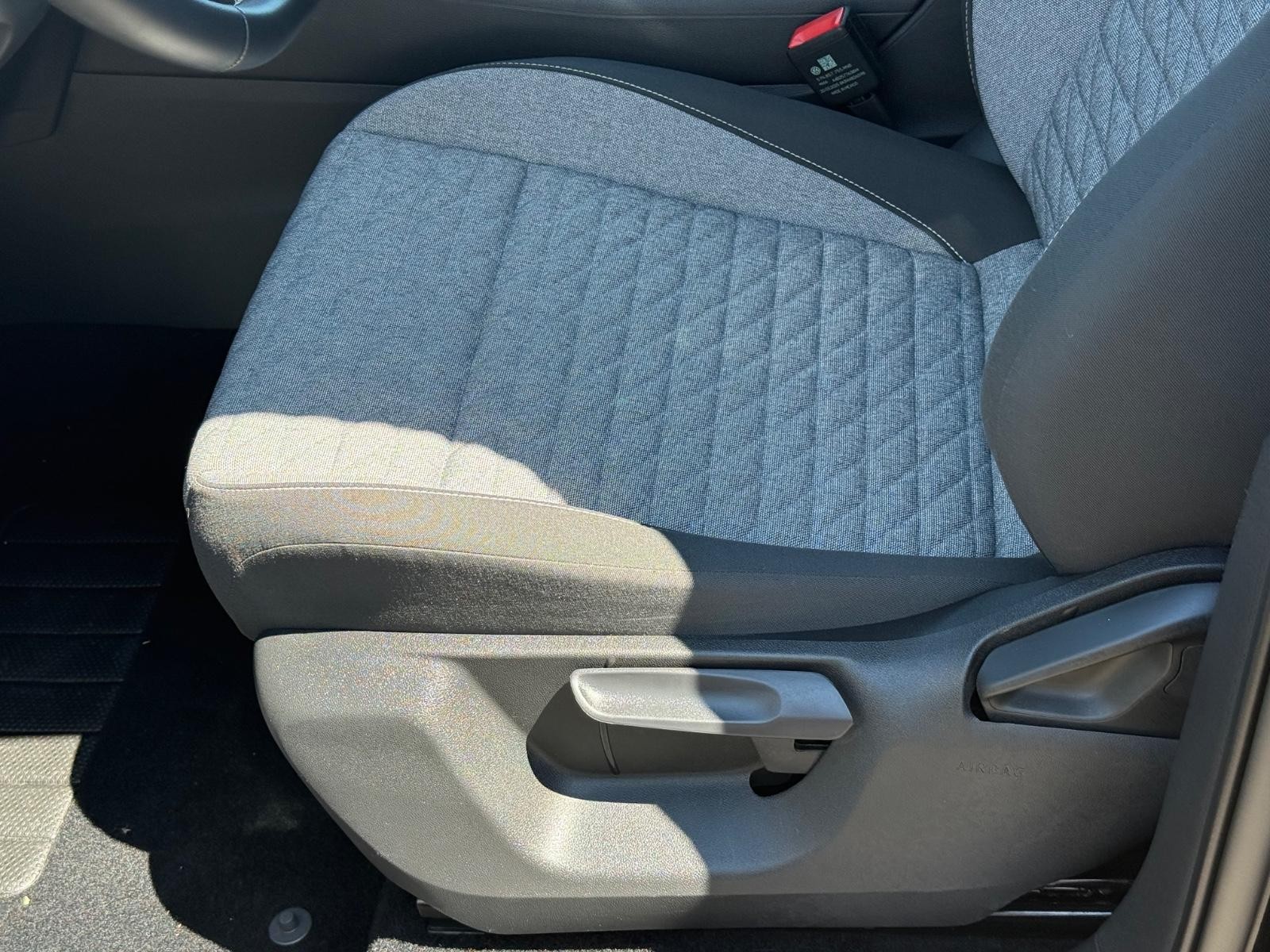 Volkswagen Tiguan Vehicle Image 21