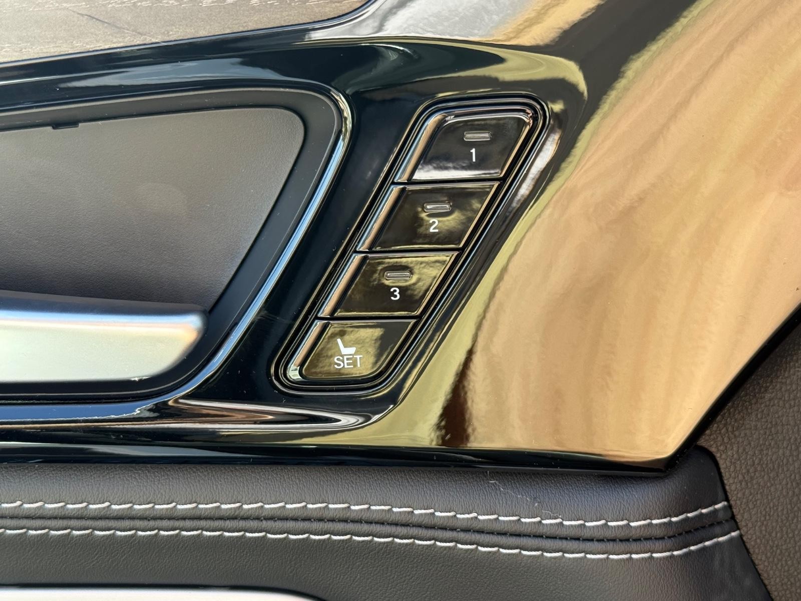 Acura MDX Vehicle Image 11