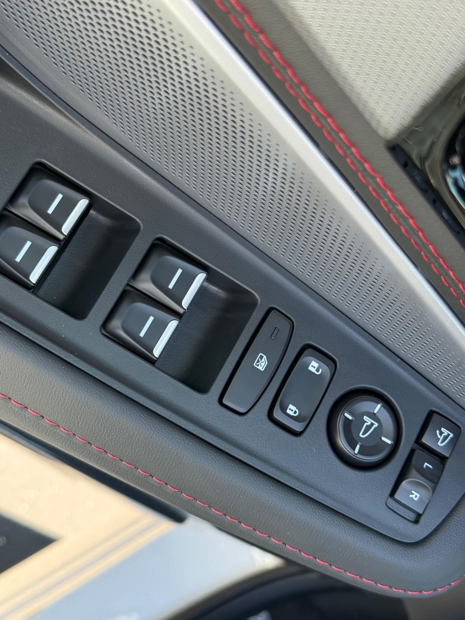 Acura MDX Vehicle Image 15