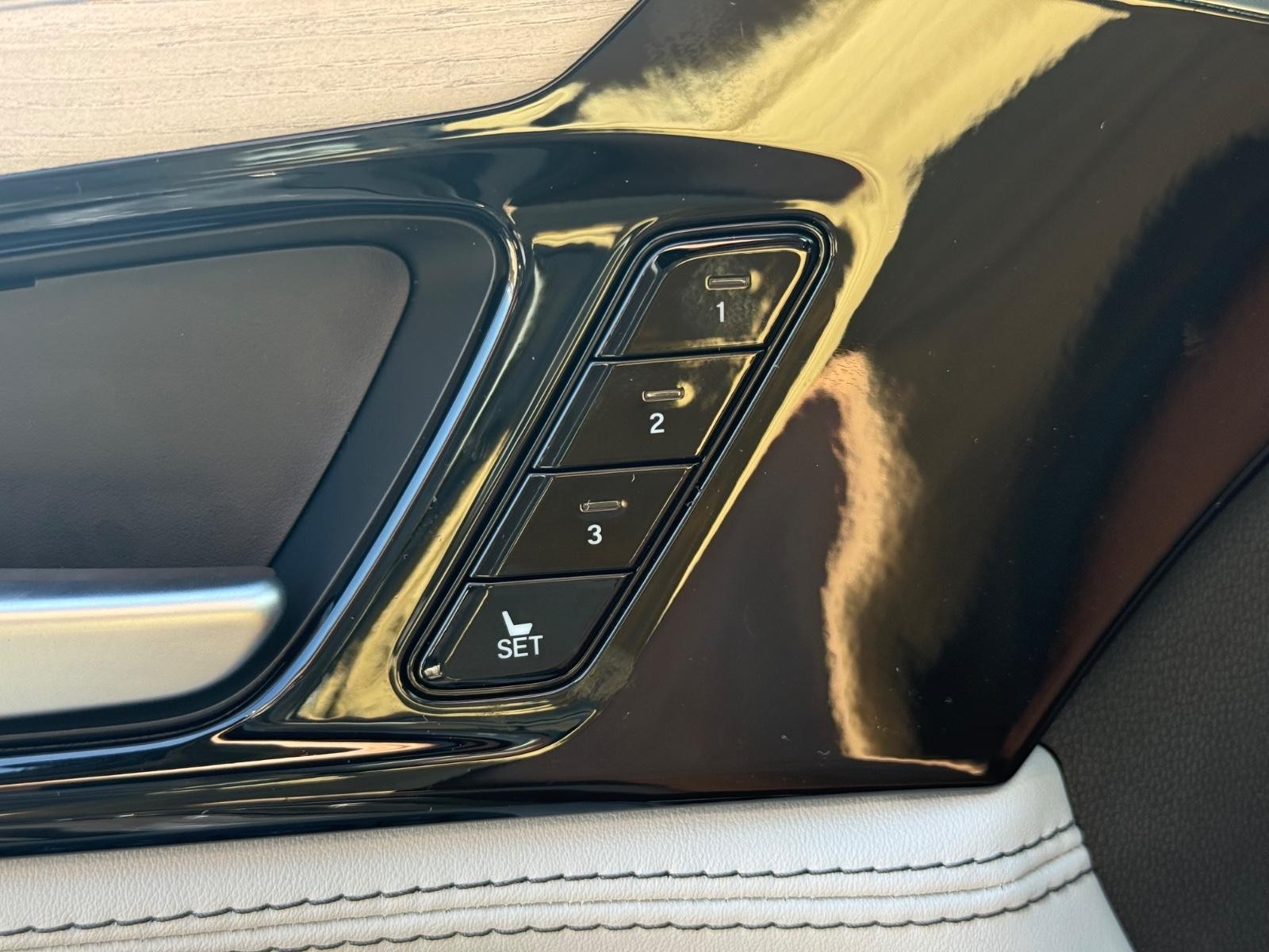 Acura MDX Vehicle Image 10