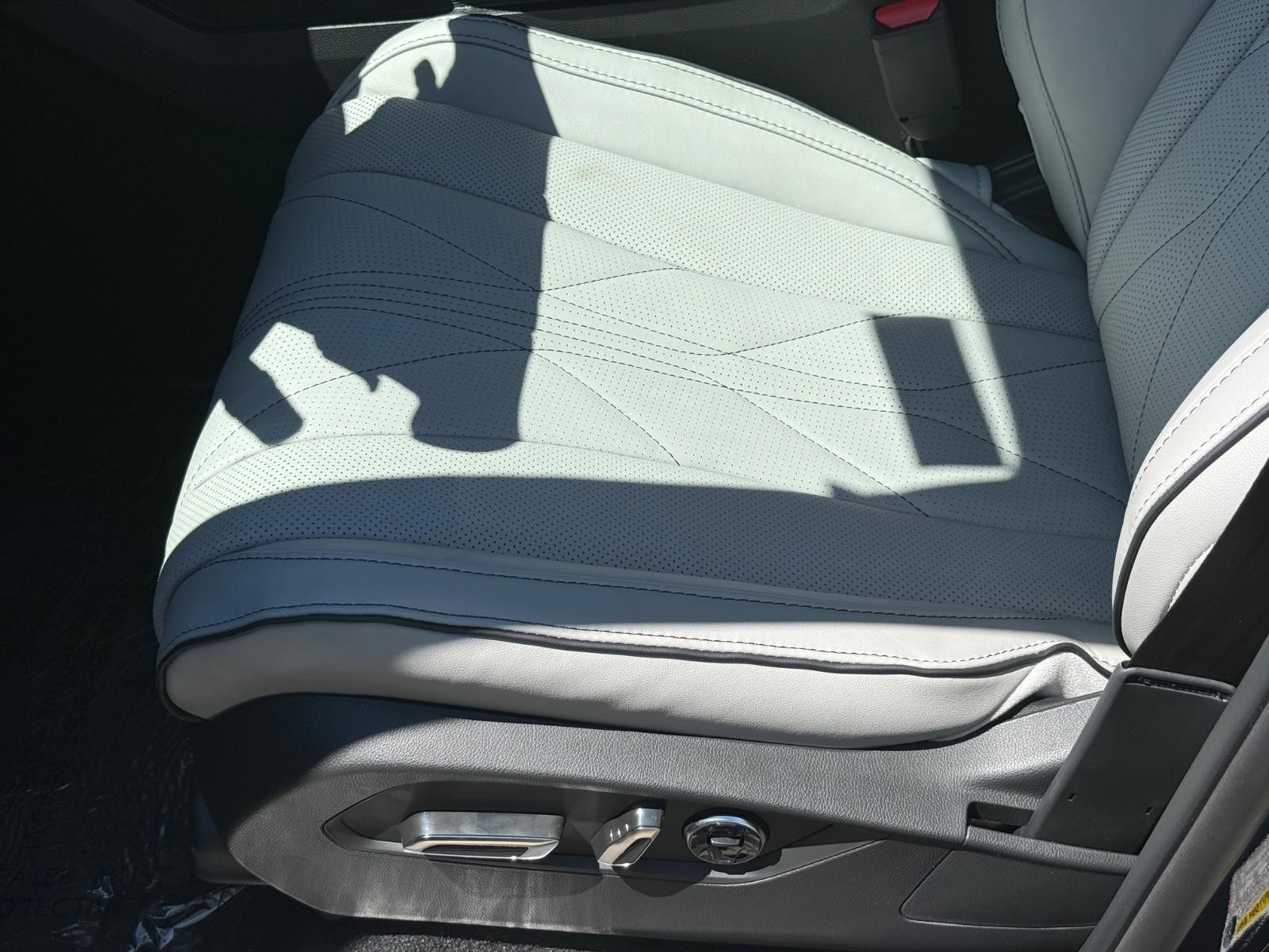 Acura MDX Vehicle Image 17