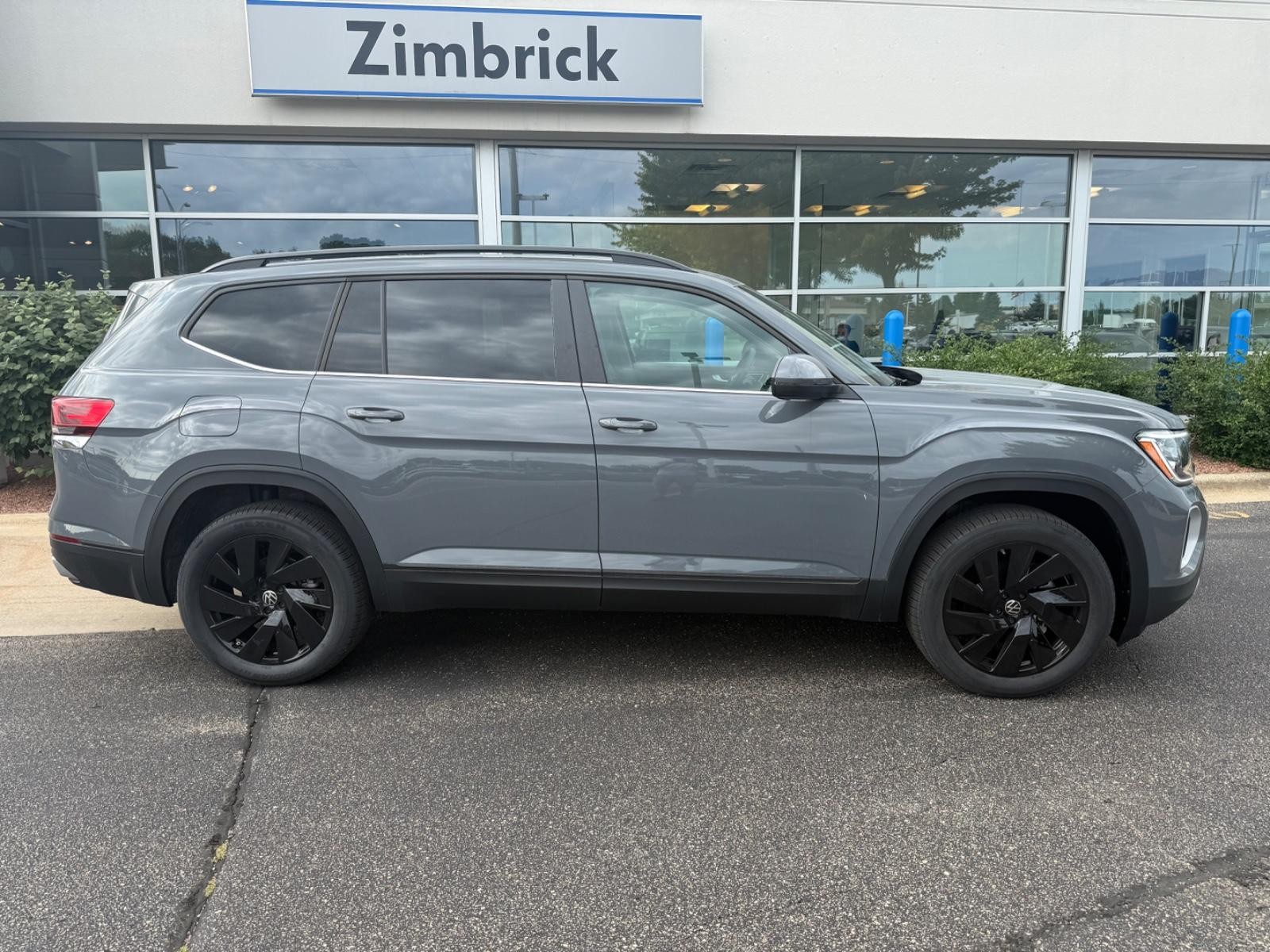 Volkswagen Atlas Vehicle Image 02