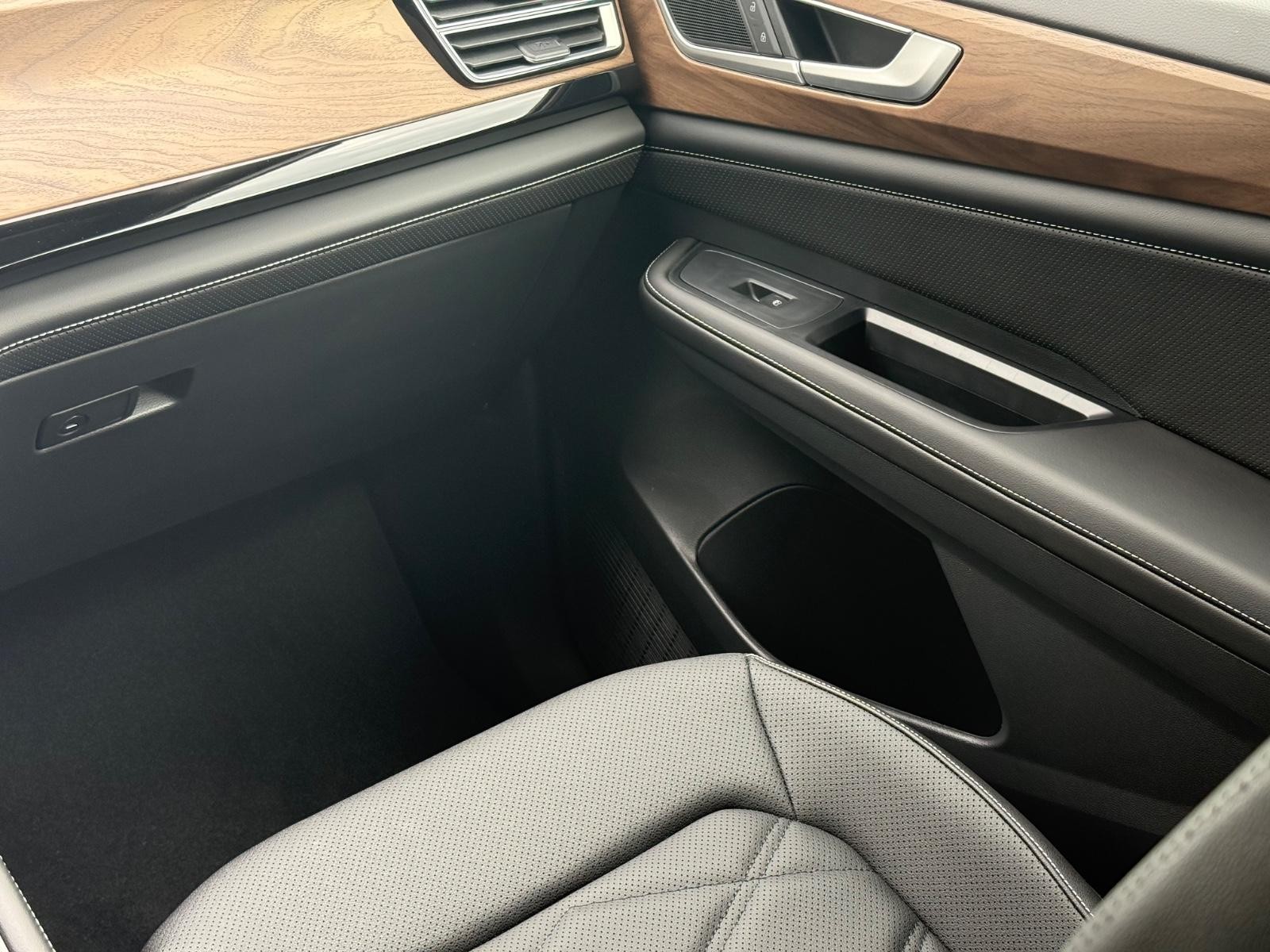 Volkswagen Atlas Vehicle Image 10