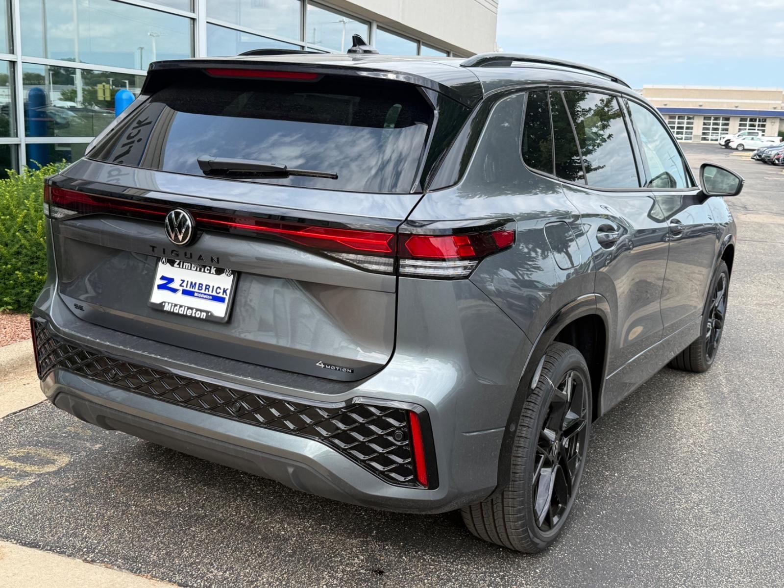 Volkswagen Tiguan Vehicle Image 03