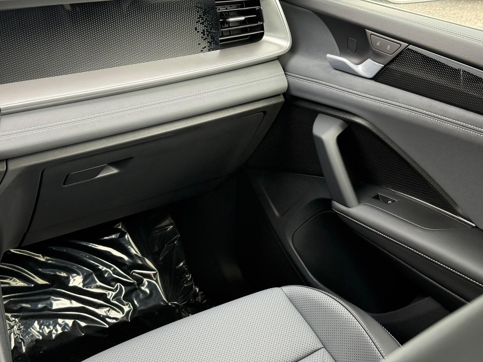 Volkswagen Tiguan Vehicle Image 09